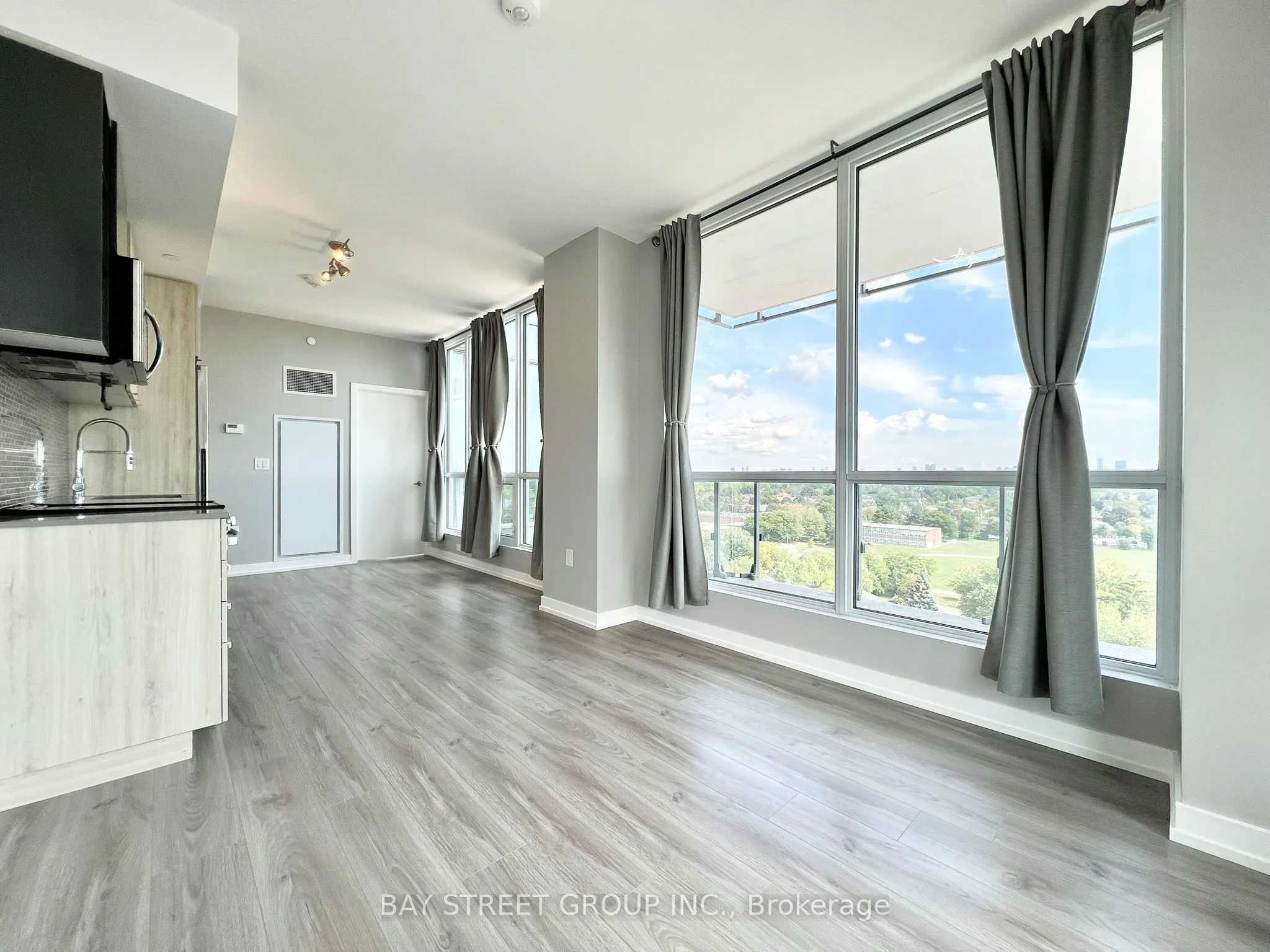 10 De Boers Drive, #1111