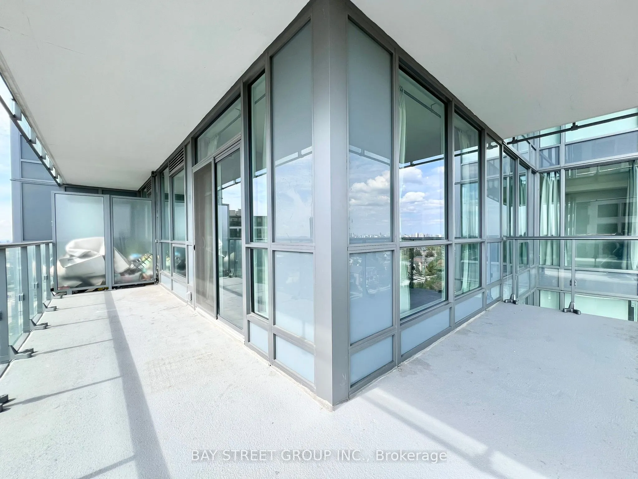 10 De Boers Drive, #1111