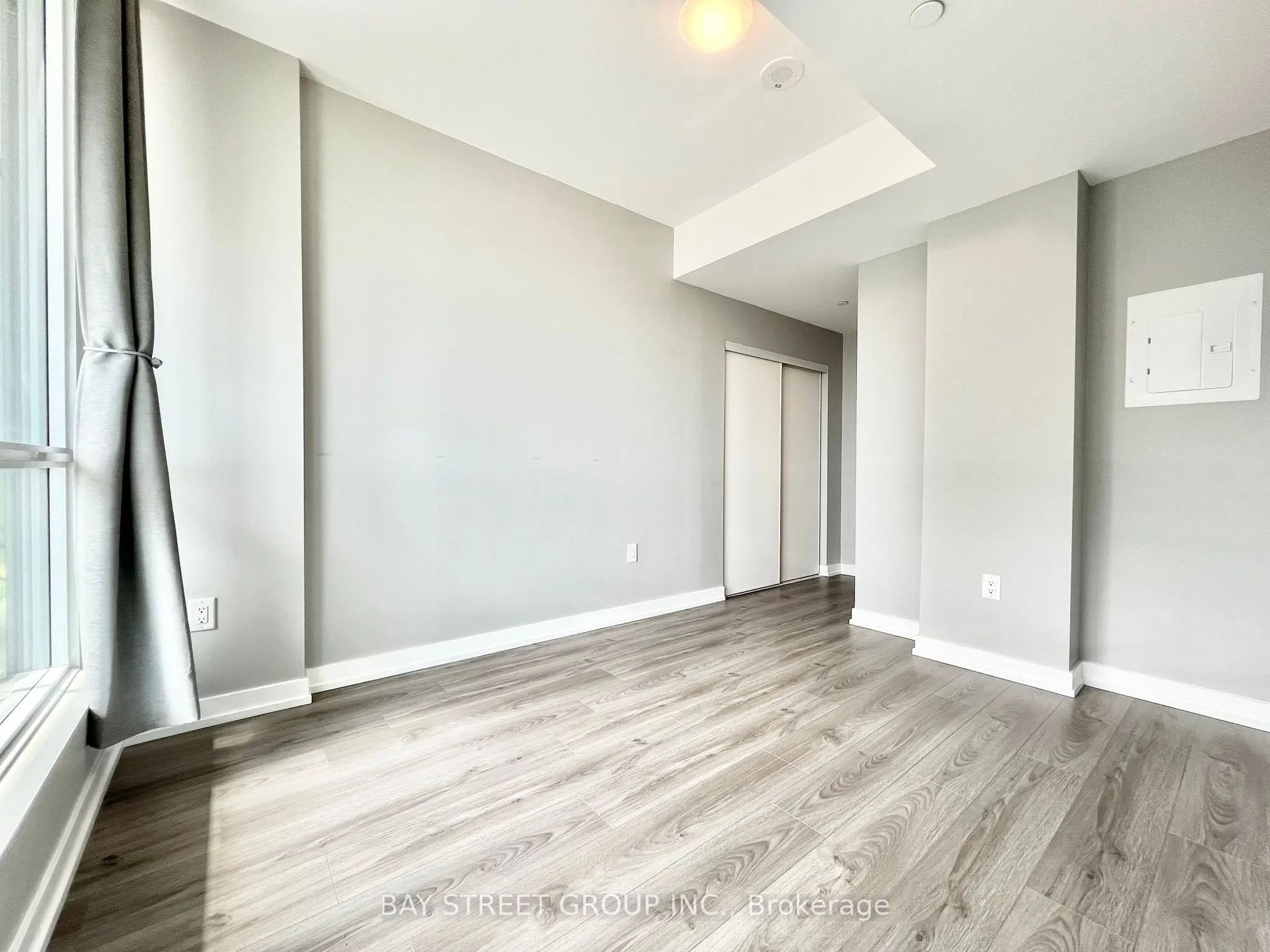 10 De Boers Drive, #1111