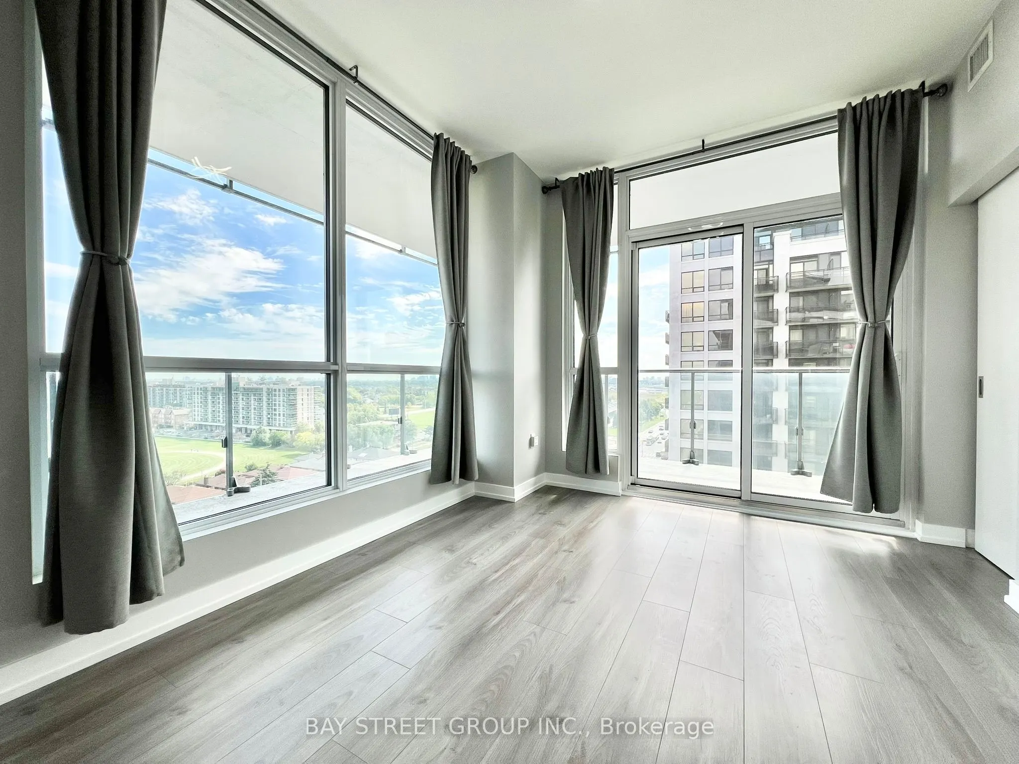 10 De Boers Drive, #1111