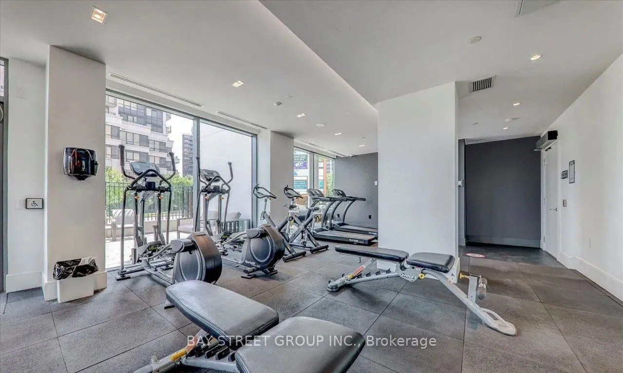10 De Boers Drive, #1111