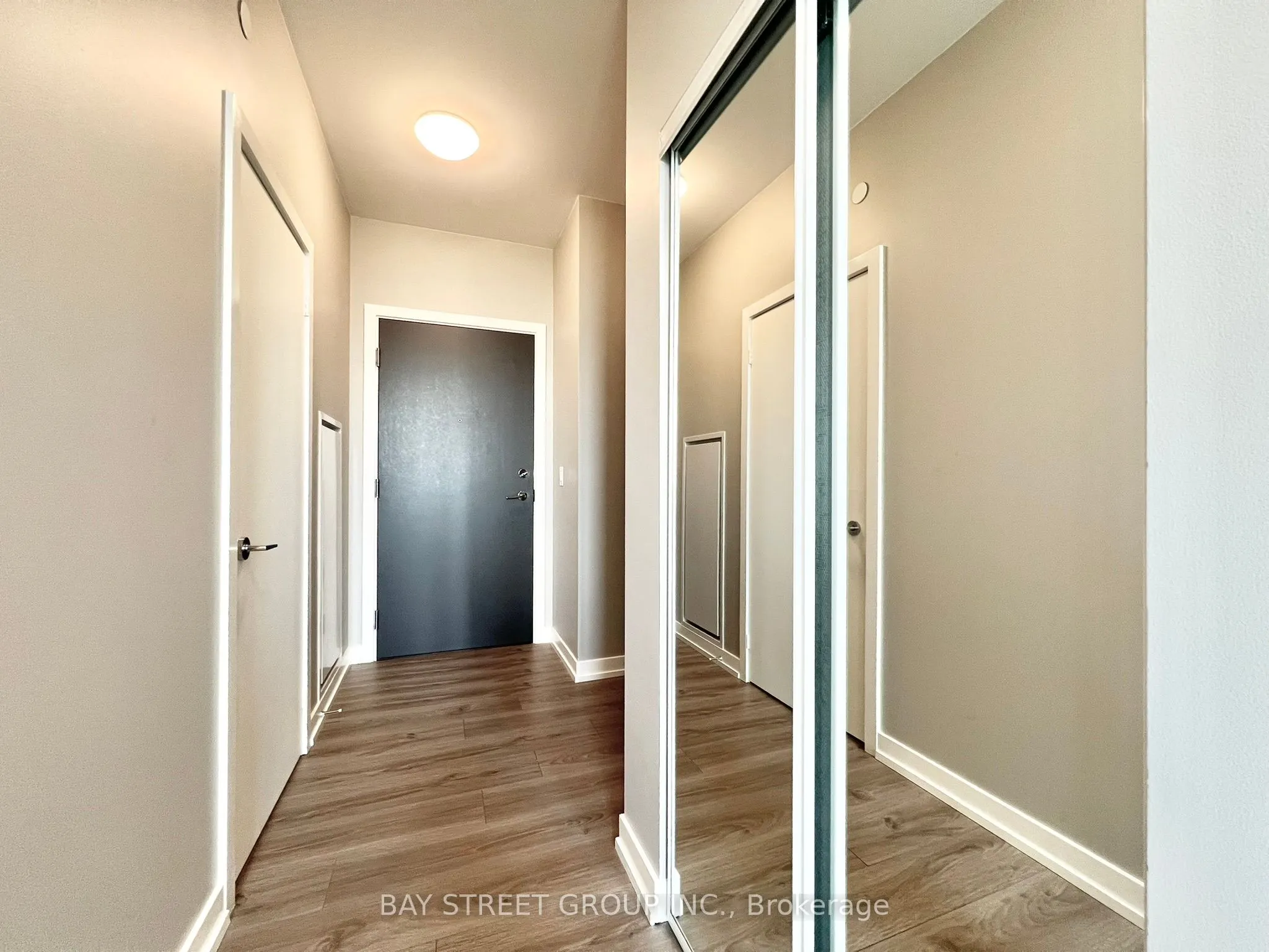 10 De Boers Drive, #1111