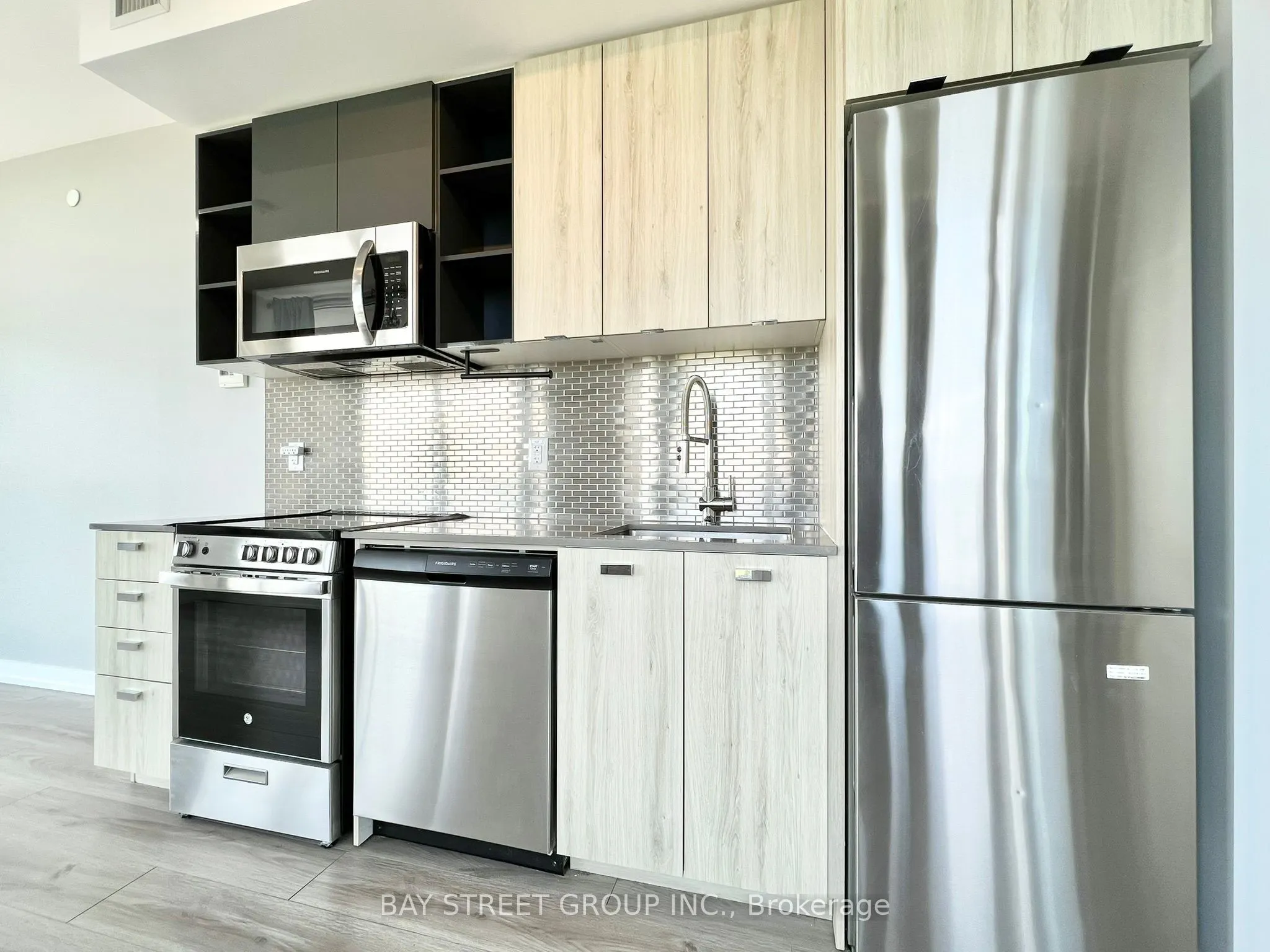 10 De Boers Drive, #1111