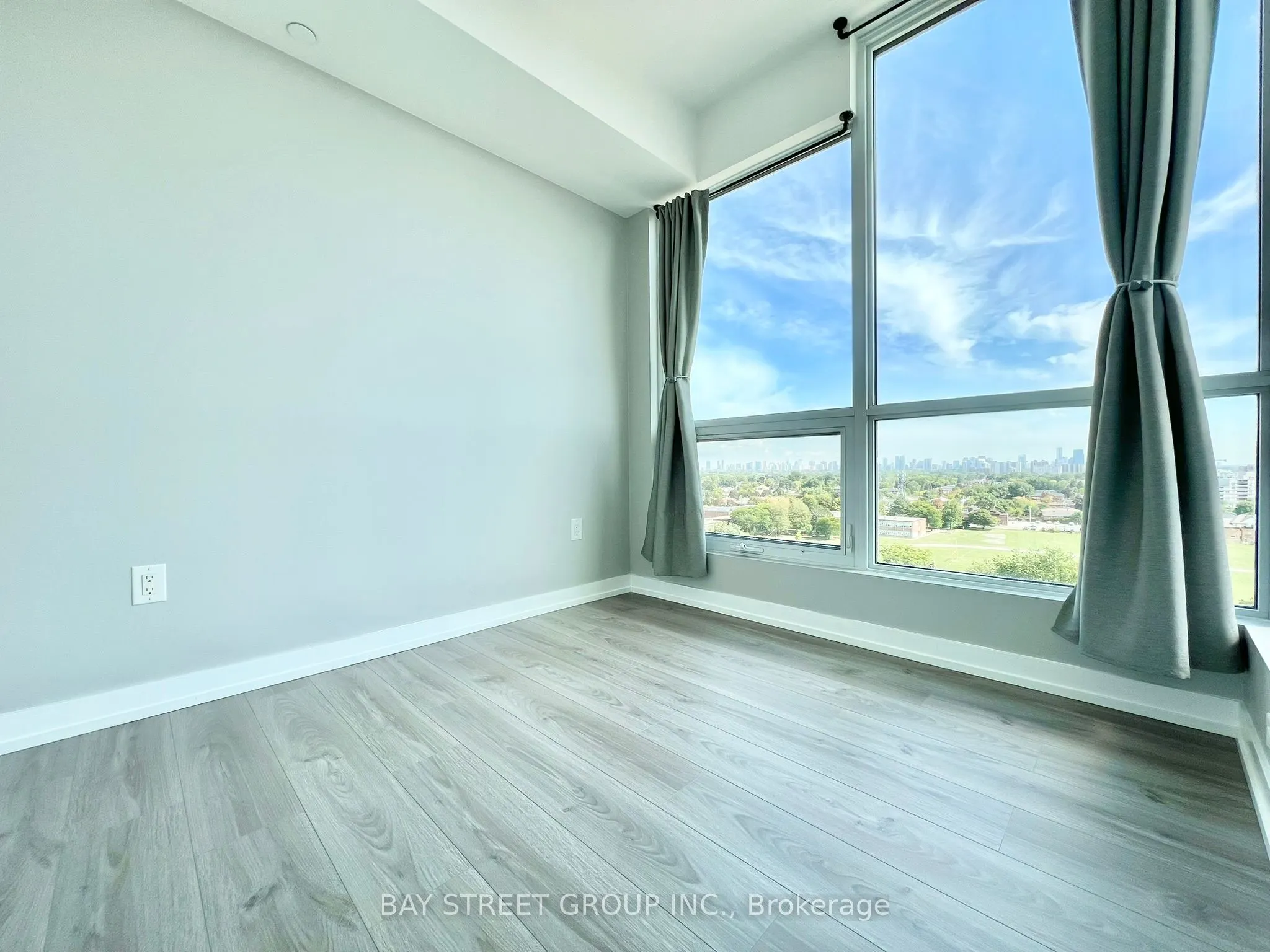 10 De Boers Drive, #1111