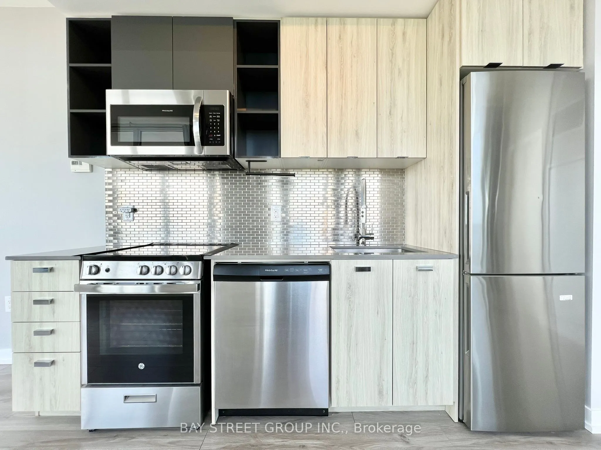 10 De Boers Drive, #1111