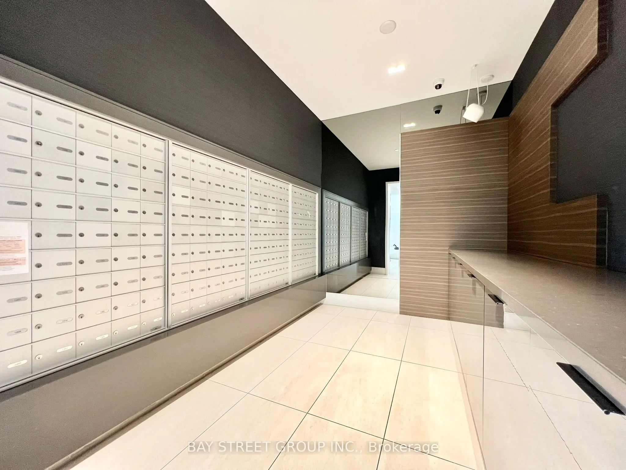 10 De Boers Drive, #1111