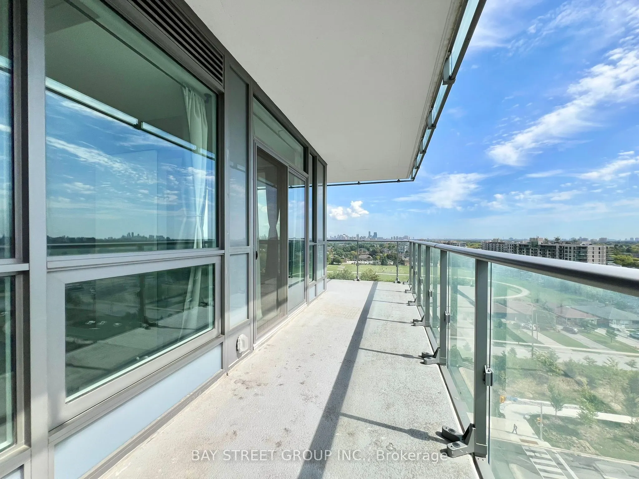 10 De Boers Drive, #1111