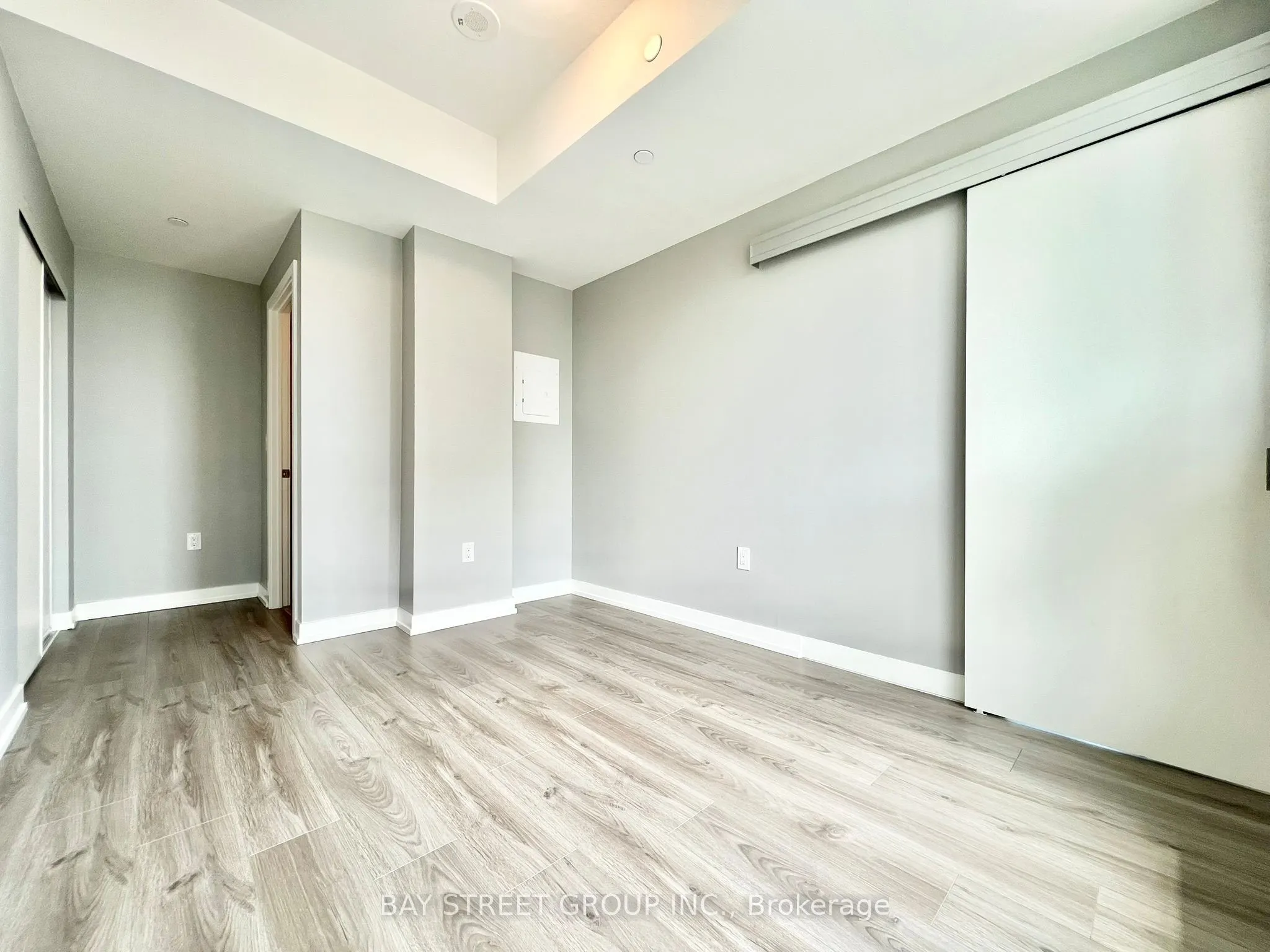 10 De Boers Drive, #1111