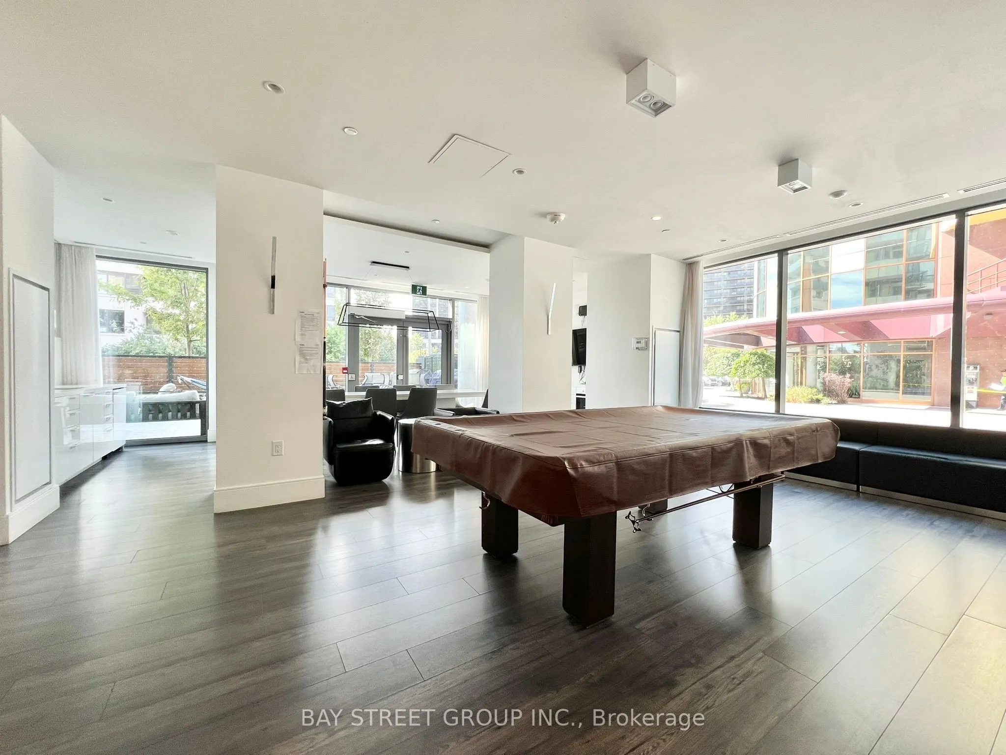 10 De Boers Drive, #1111