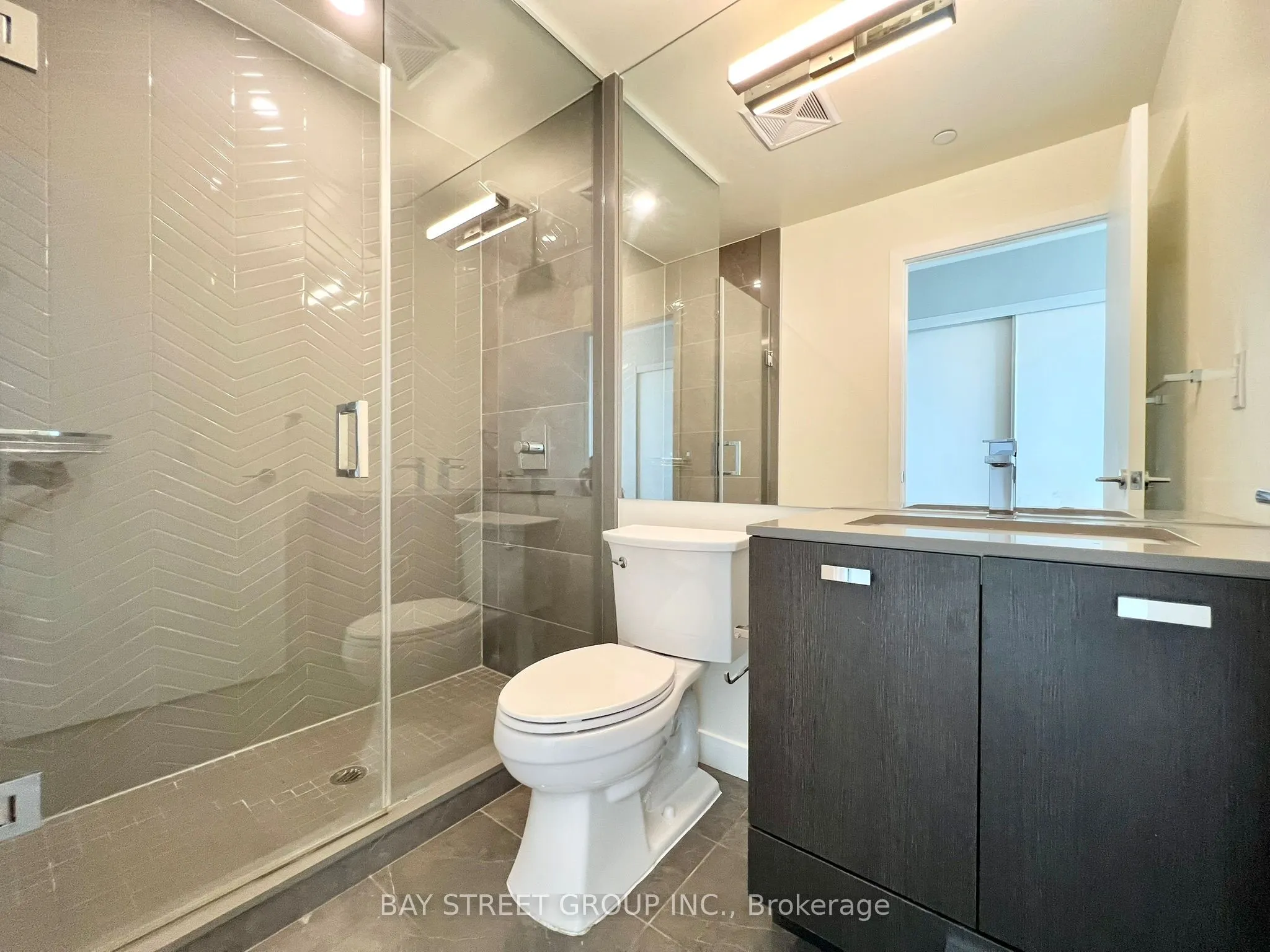 10 De Boers Drive, #1111