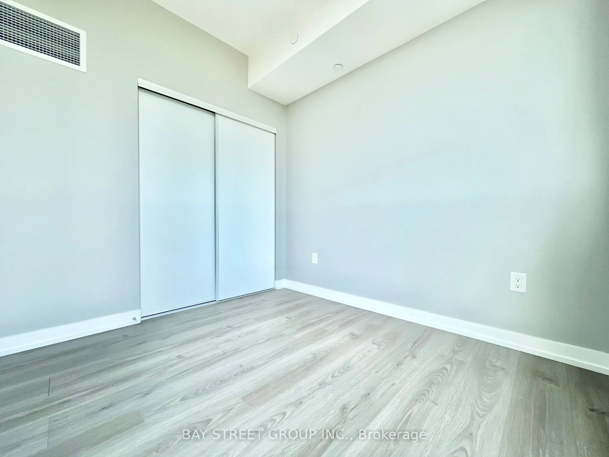 10 De Boers Drive, #1111