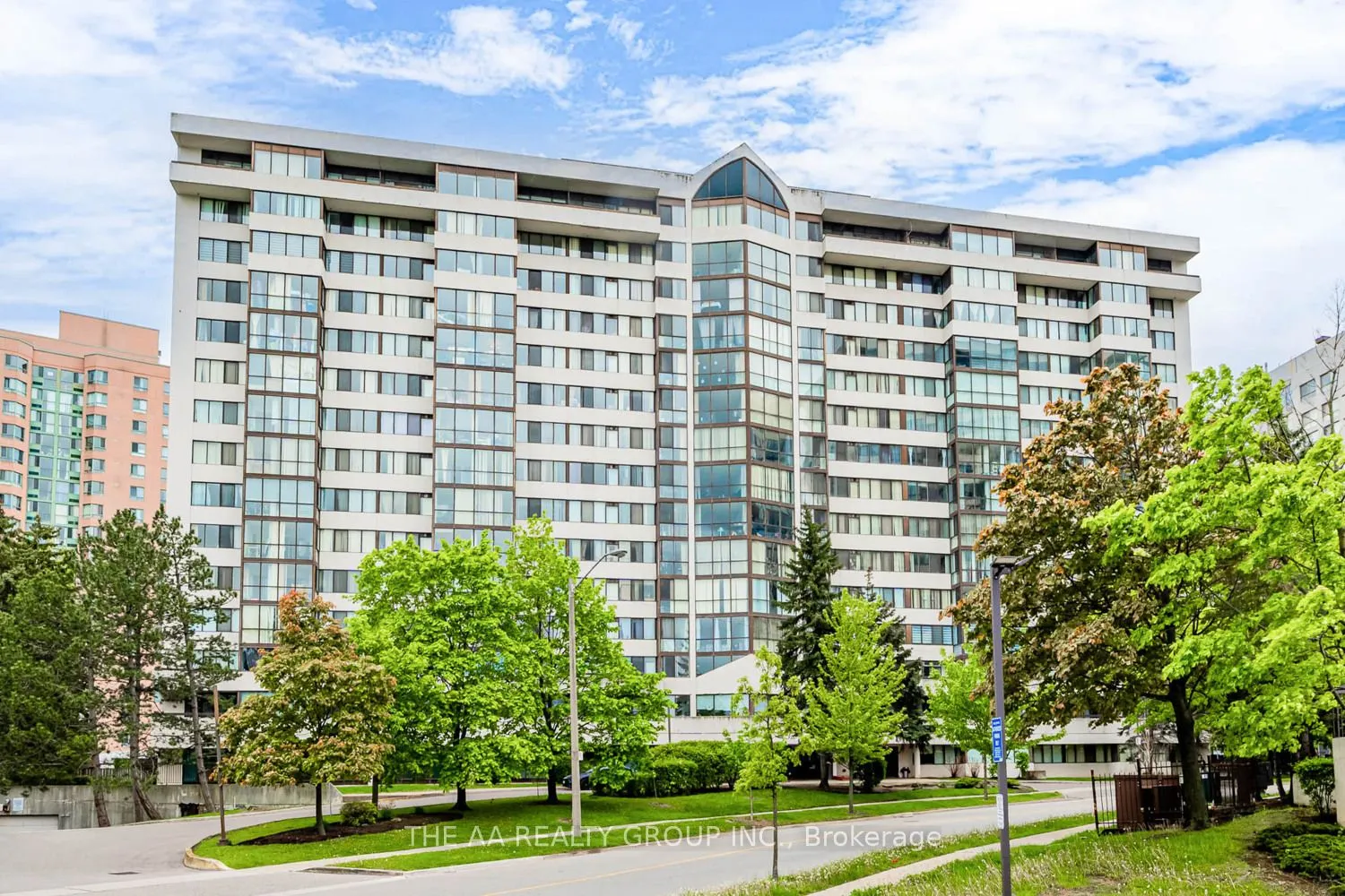 21 Markbrook Lane E, #1004