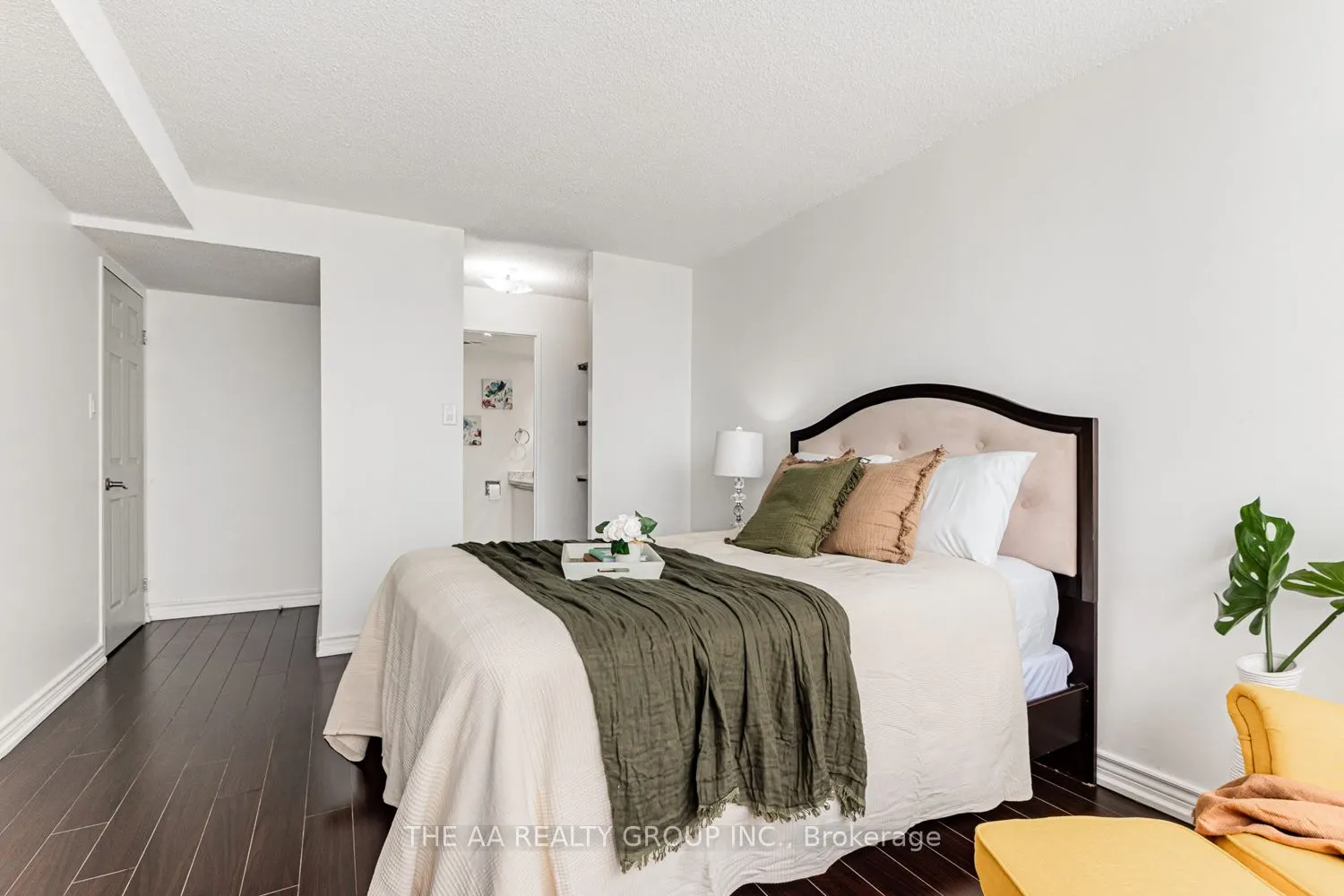 21 Markbrook Lane E, #1004