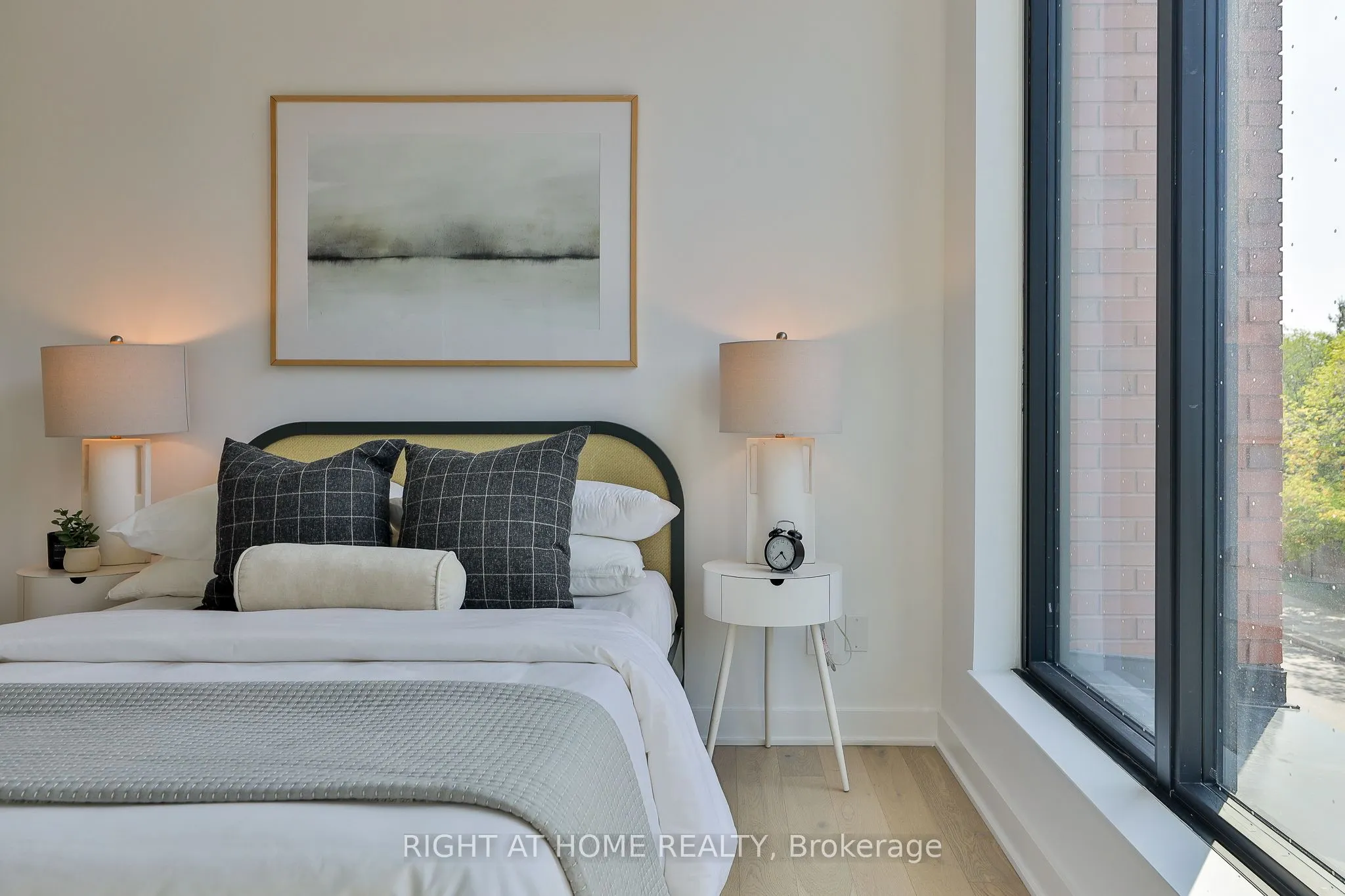 2720 Dundas Street W, #208