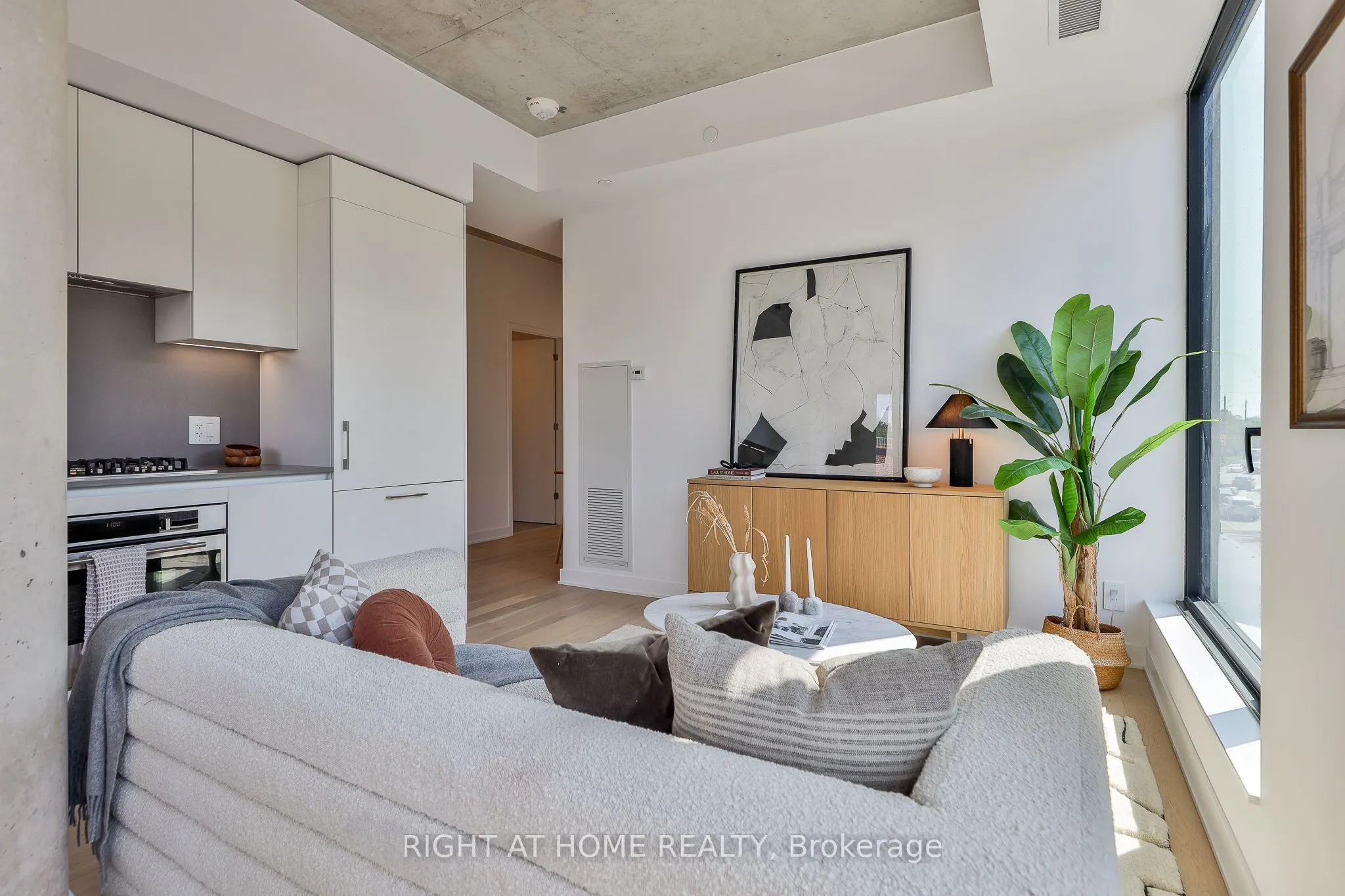 2720 Dundas Street W, #208