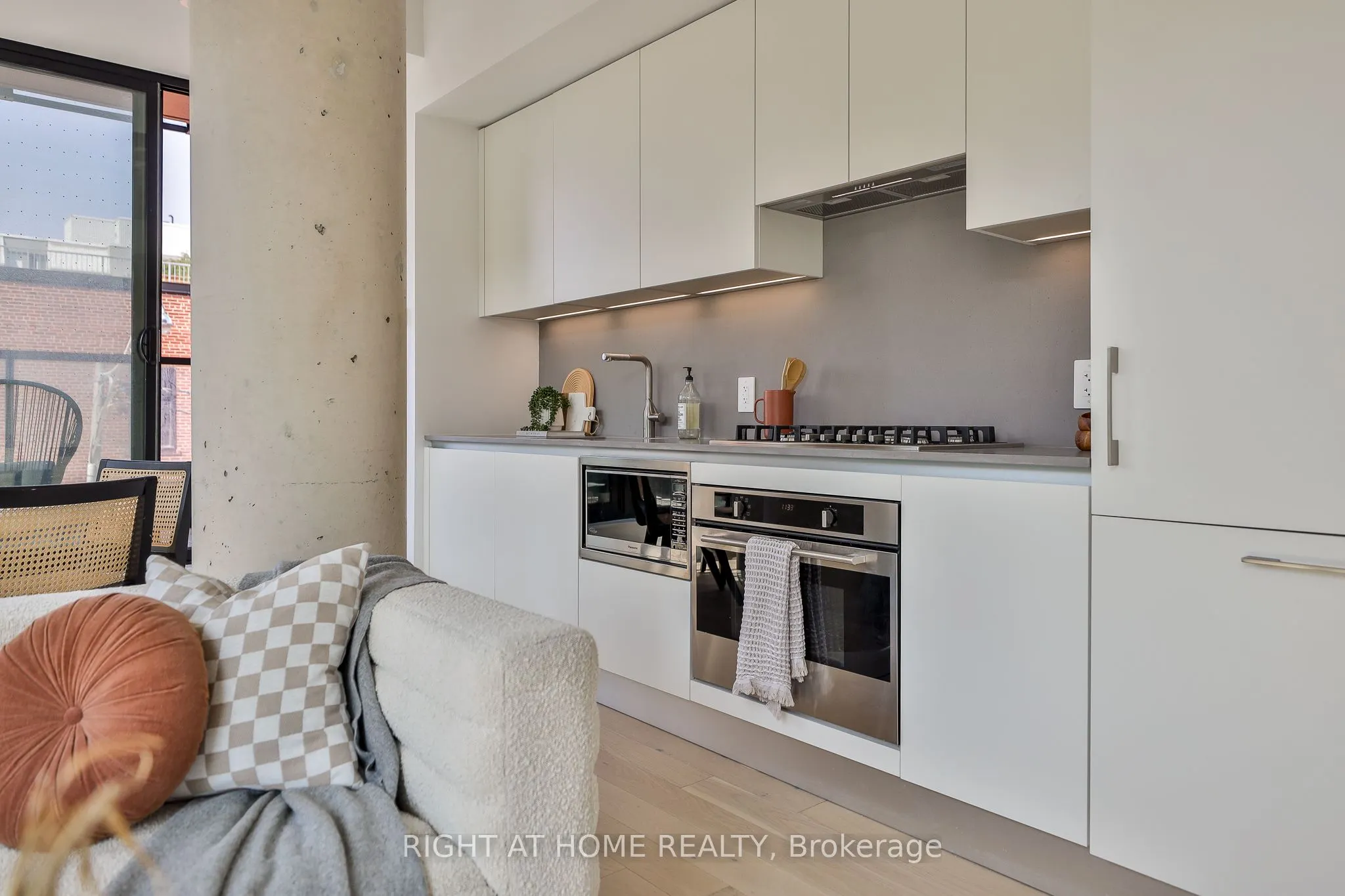 2720 Dundas Street W, #208