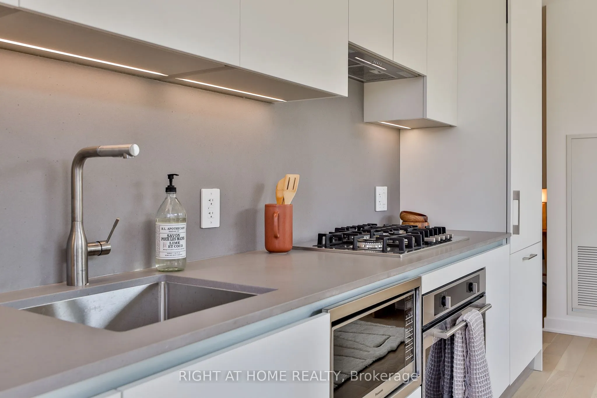 2720 Dundas Street W, #208