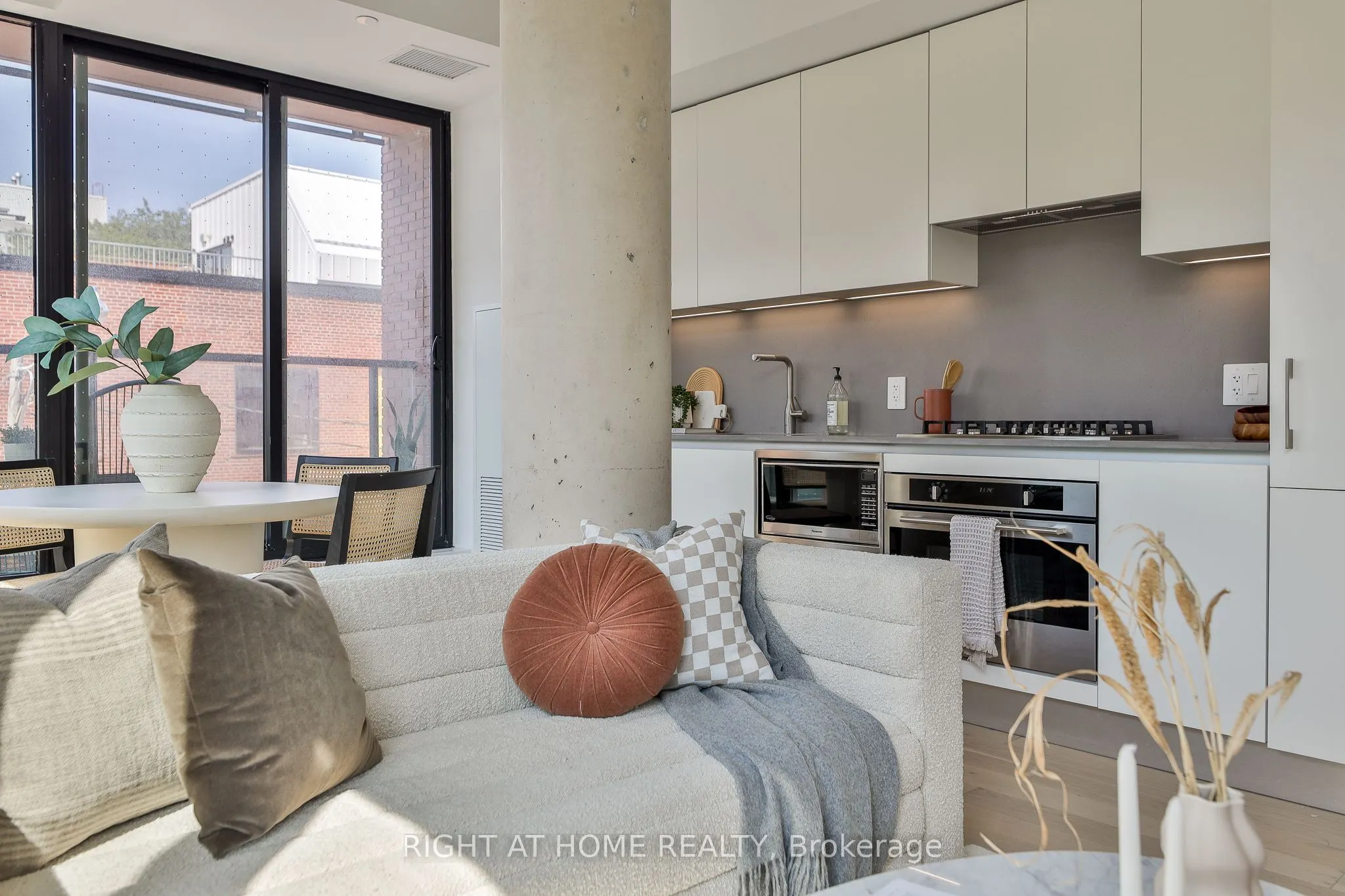 2720 Dundas Street W, #208