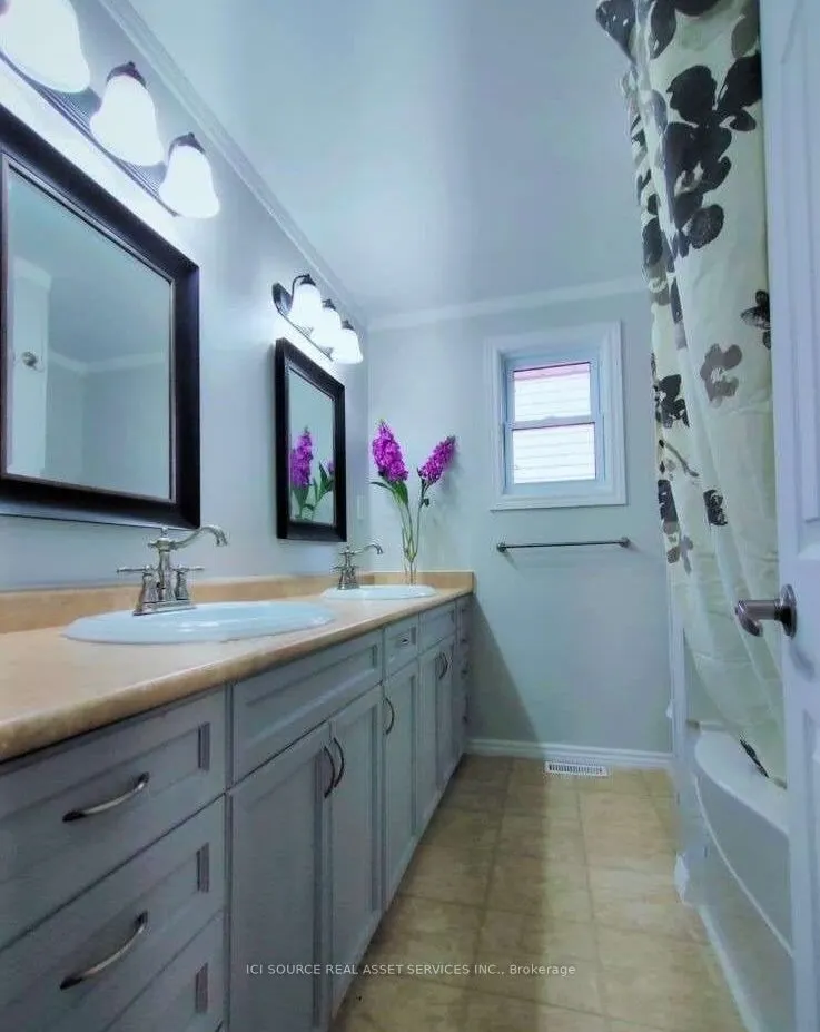 1527 Rusholme Crescent, #Upper Unit
