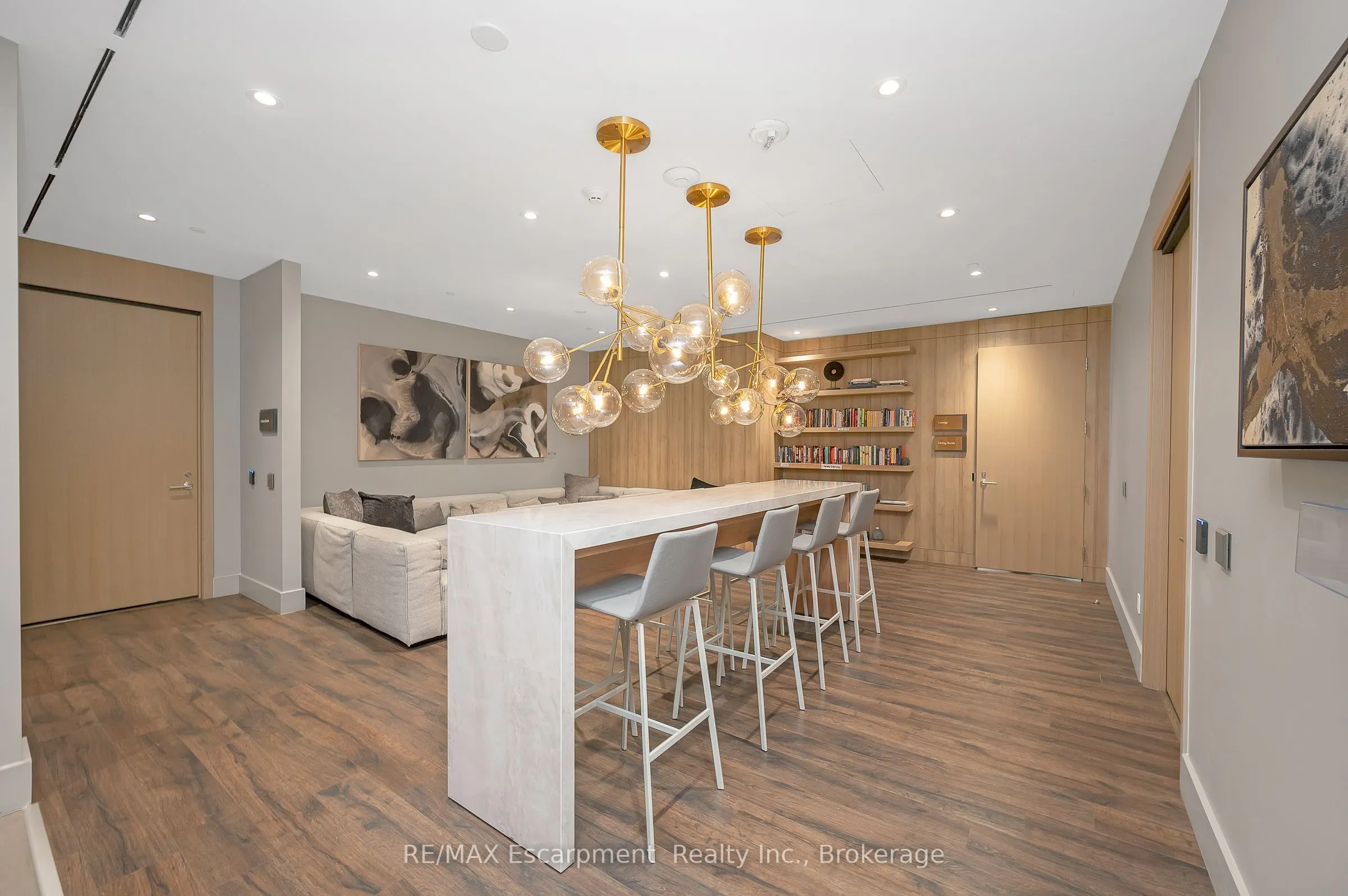 21 Park Street E, #1011