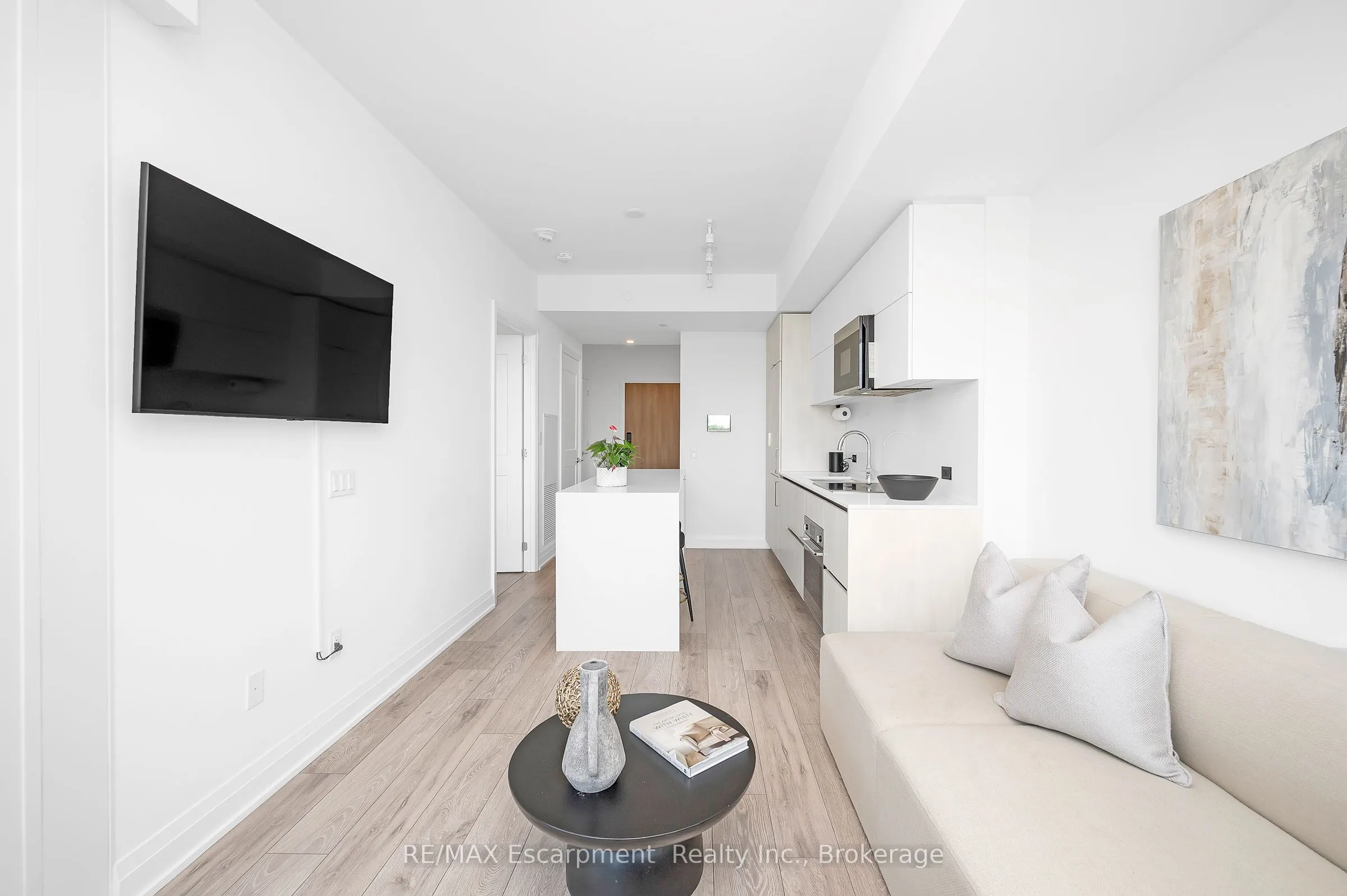 21 Park Street E, #1011