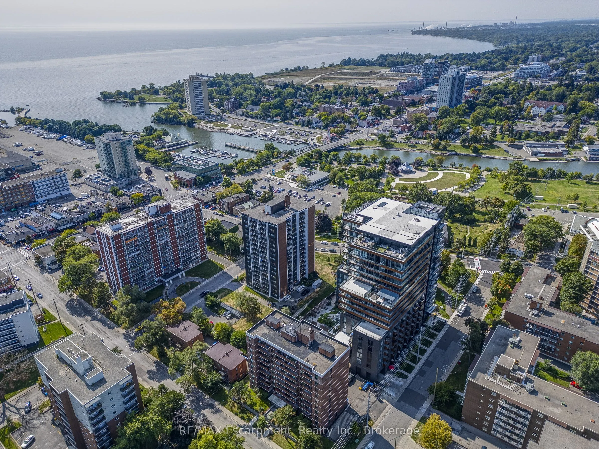 21 Park Street E, #1011