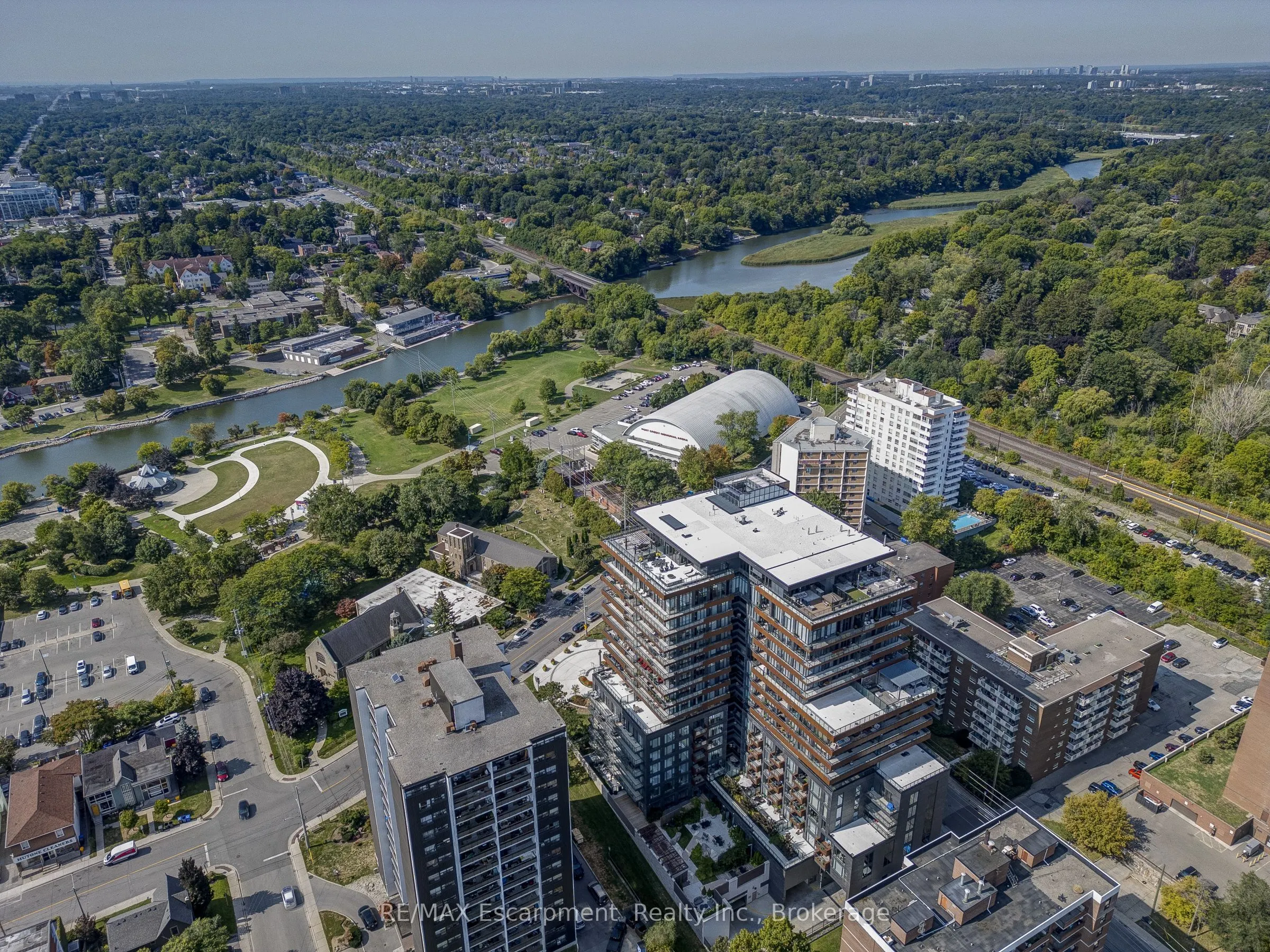 21 Park Street E, #1011