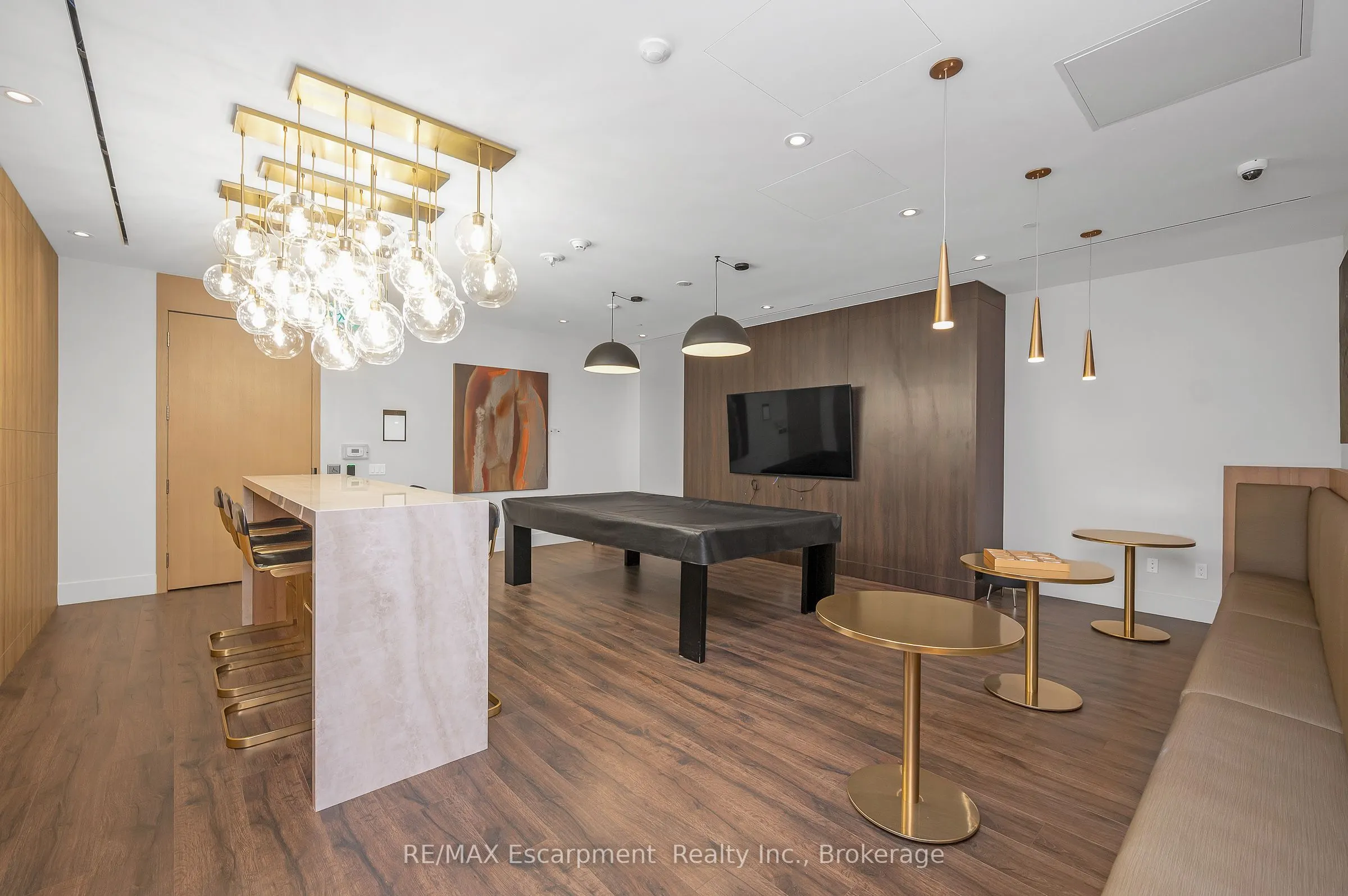 21 Park Street E, #1011