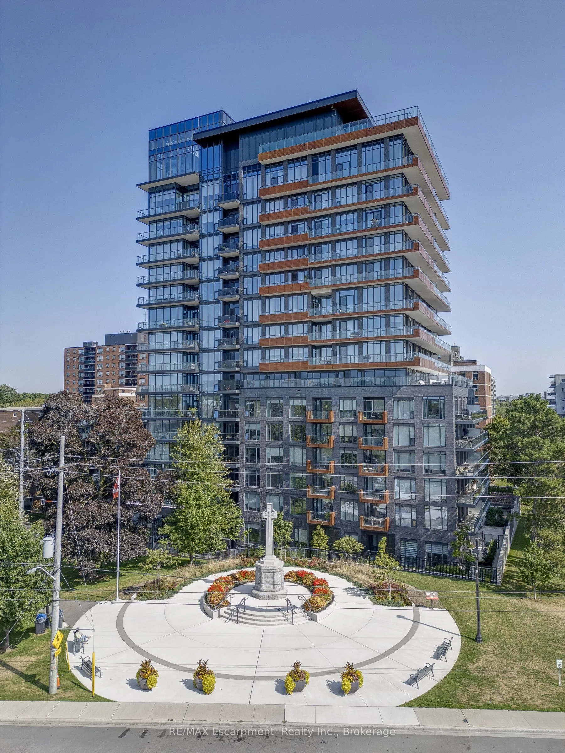 21 Park Street E, #1011