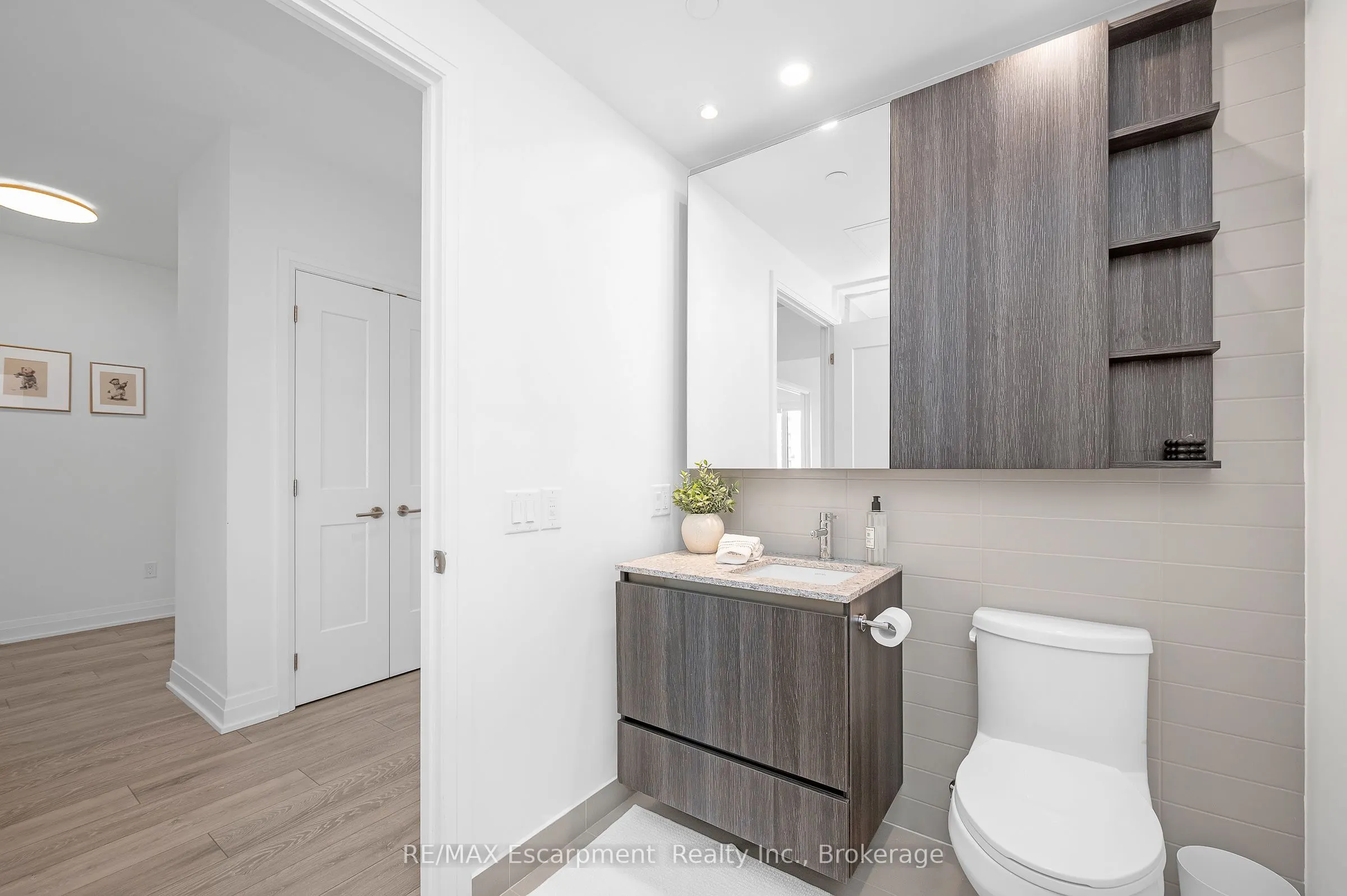 21 Park Street E, #1011