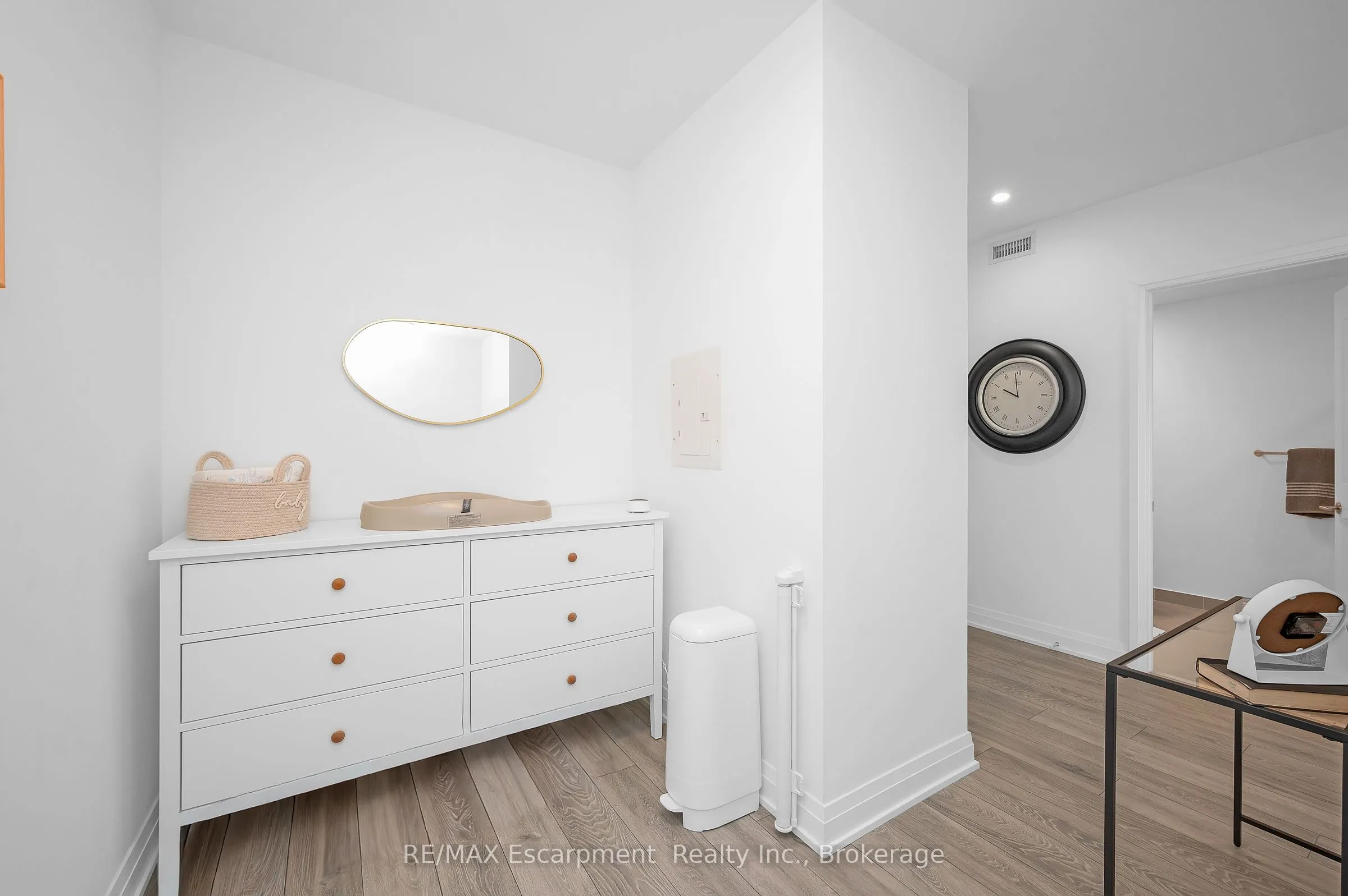 21 Park Street E, #1011