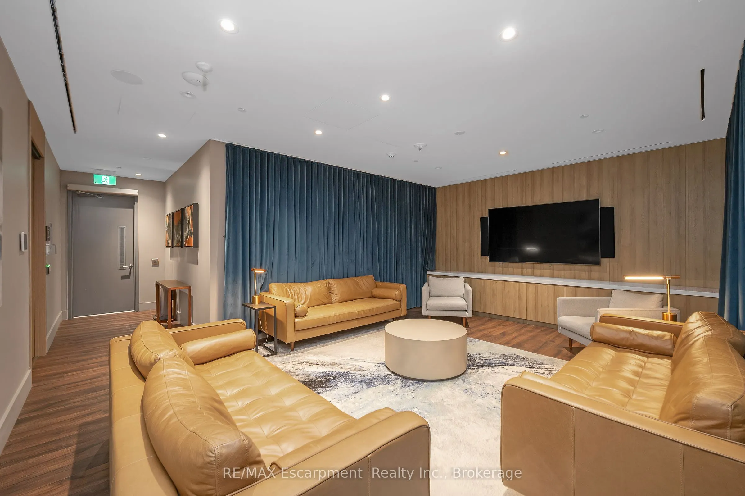 21 Park Street E, #1011