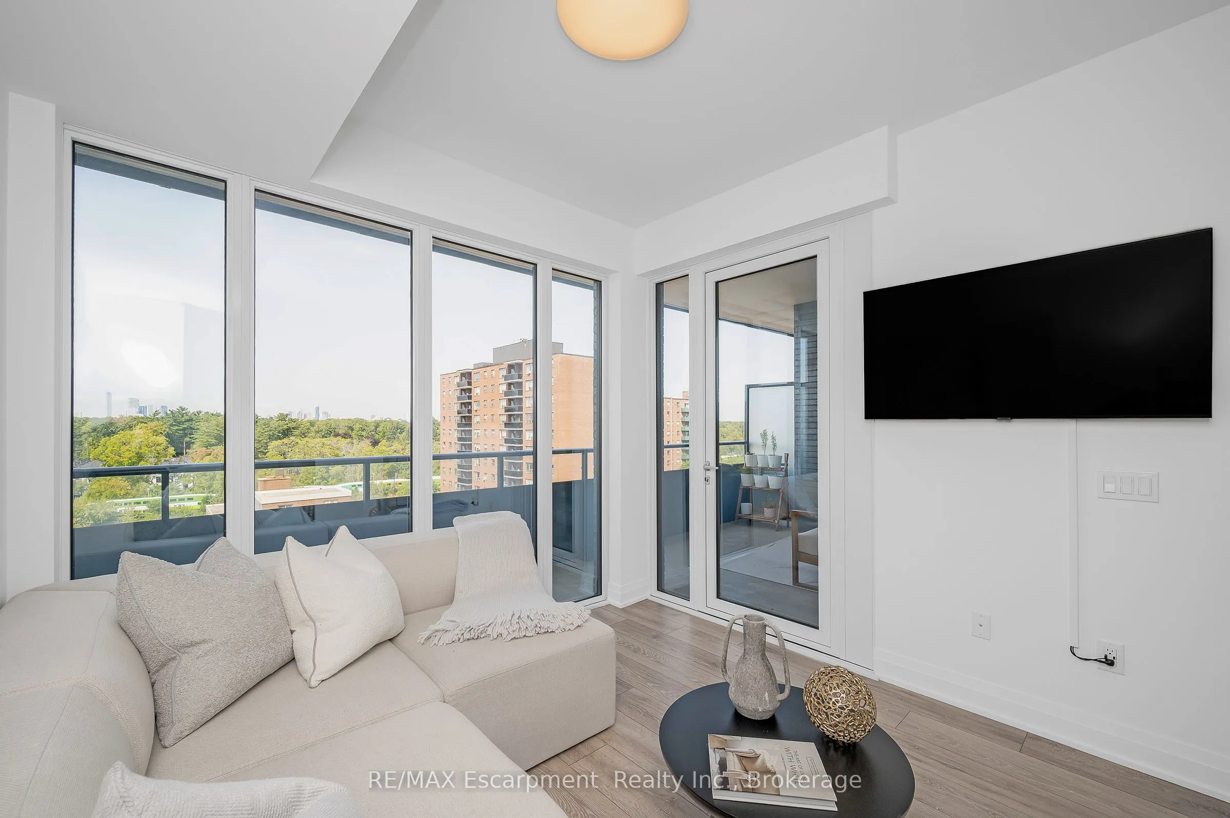 21 Park Street E, #1011