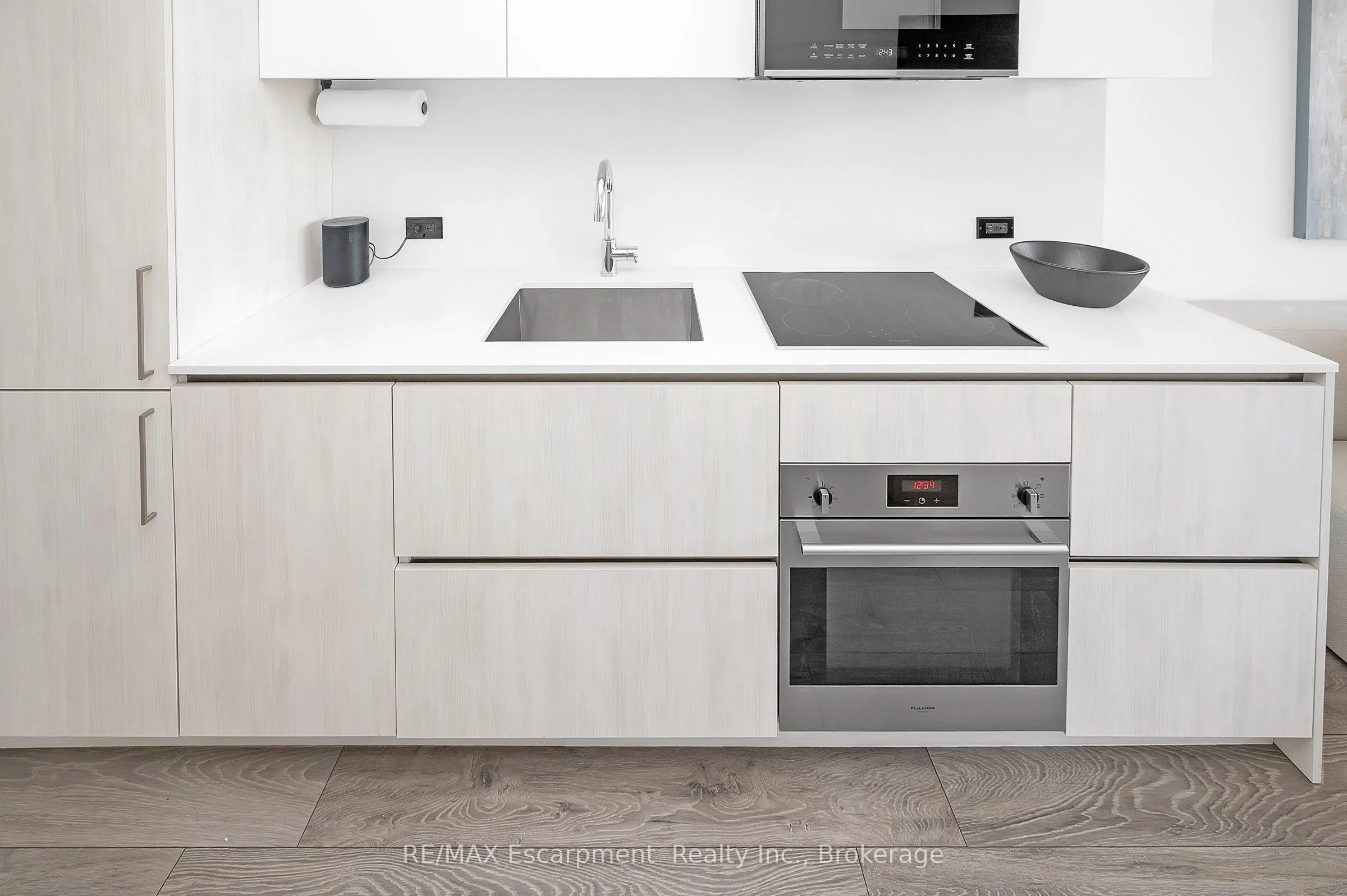 21 Park Street E, #1011