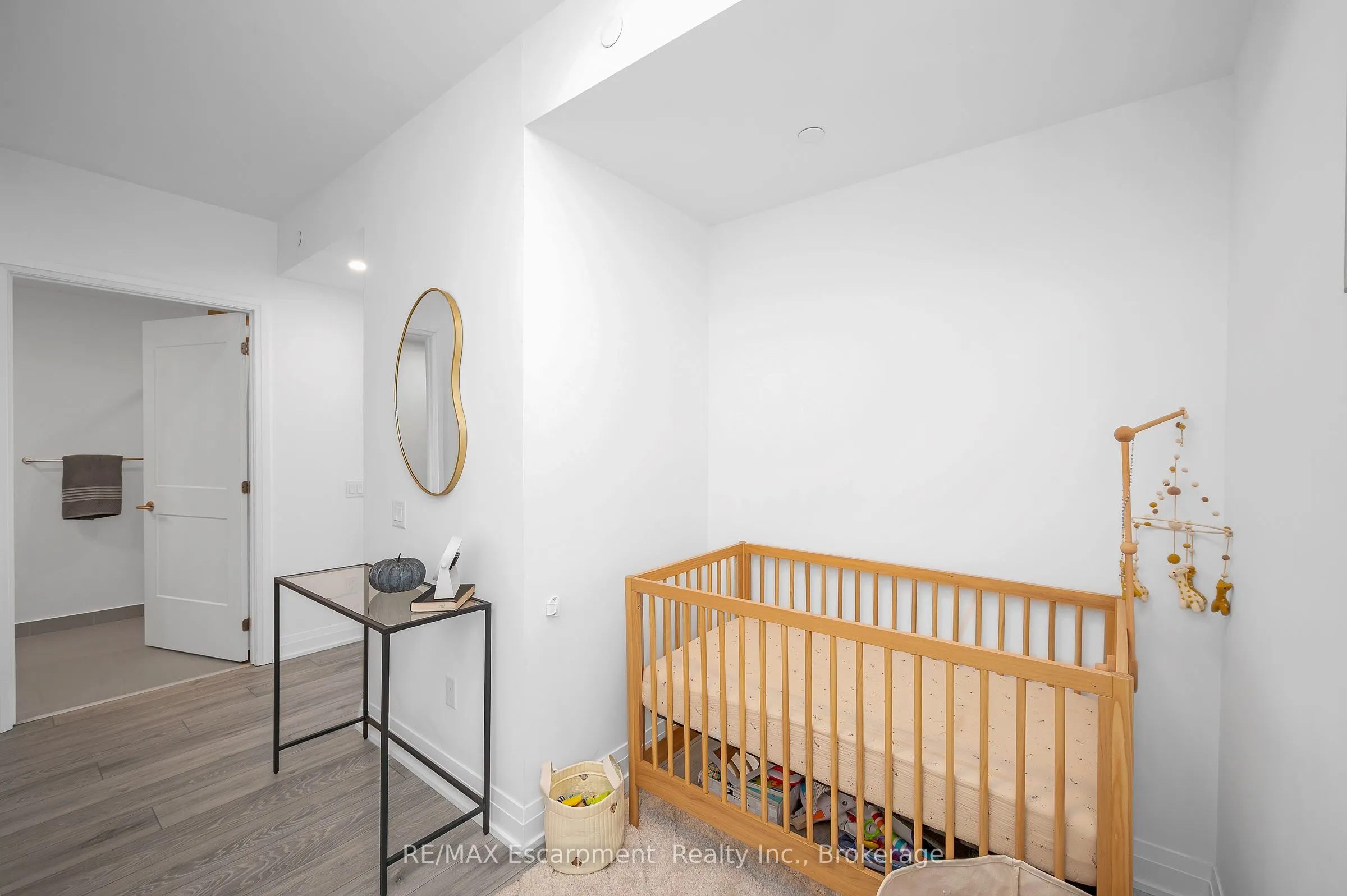 21 Park Street E, #1011