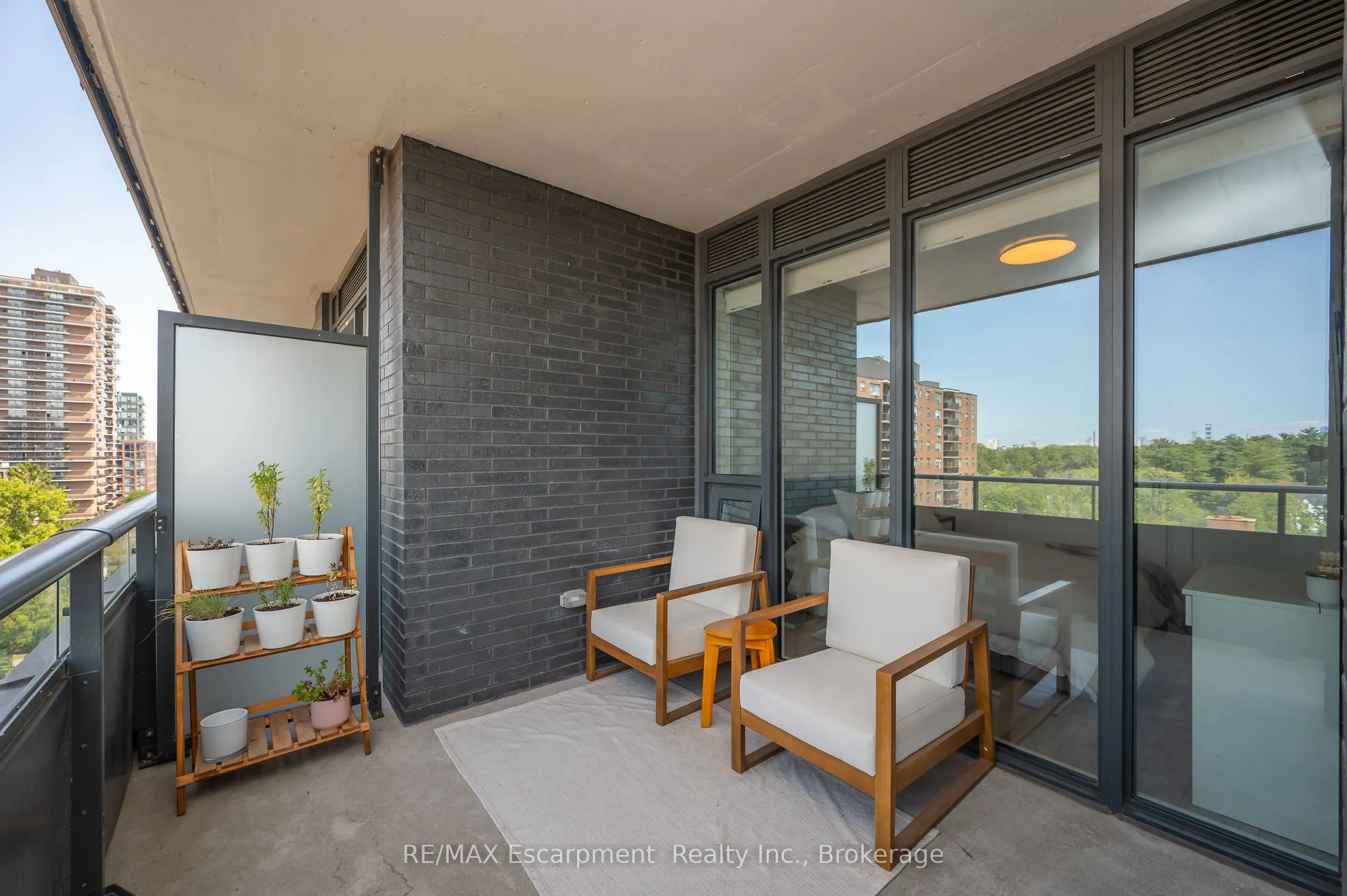 21 Park Street E, #1011