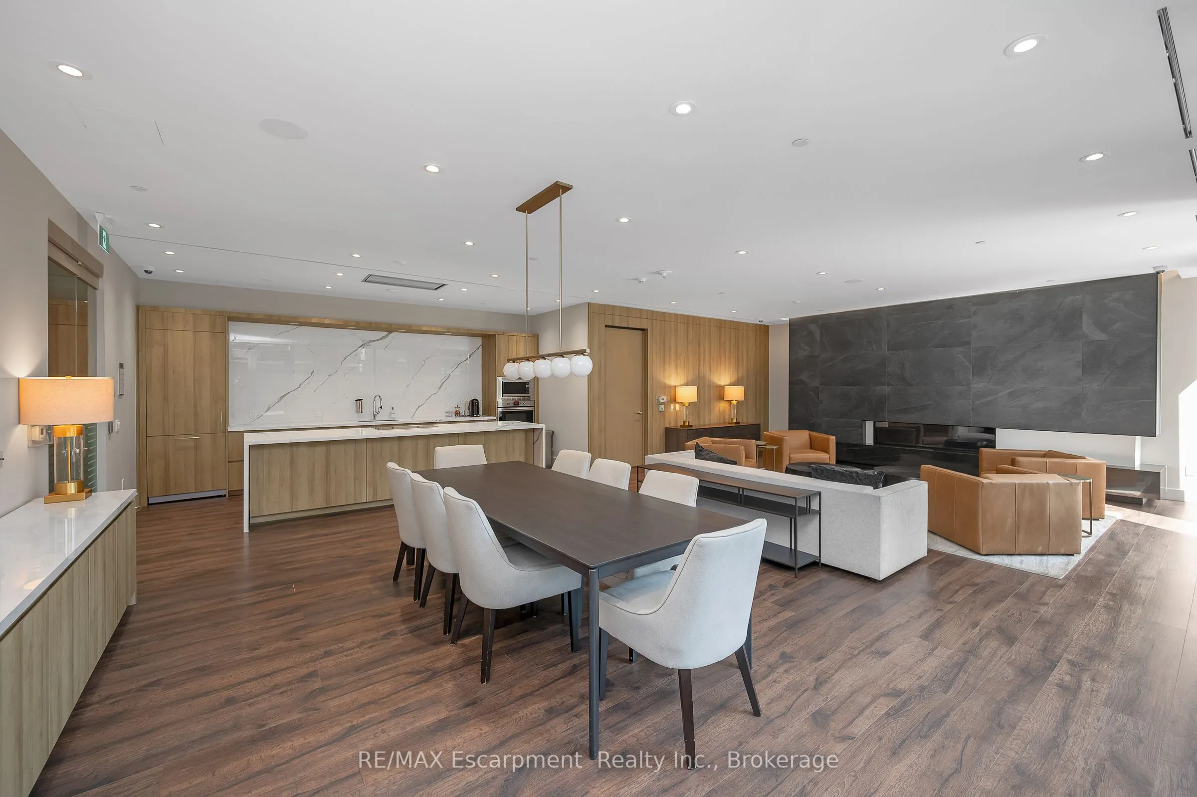 21 Park Street E, #1011