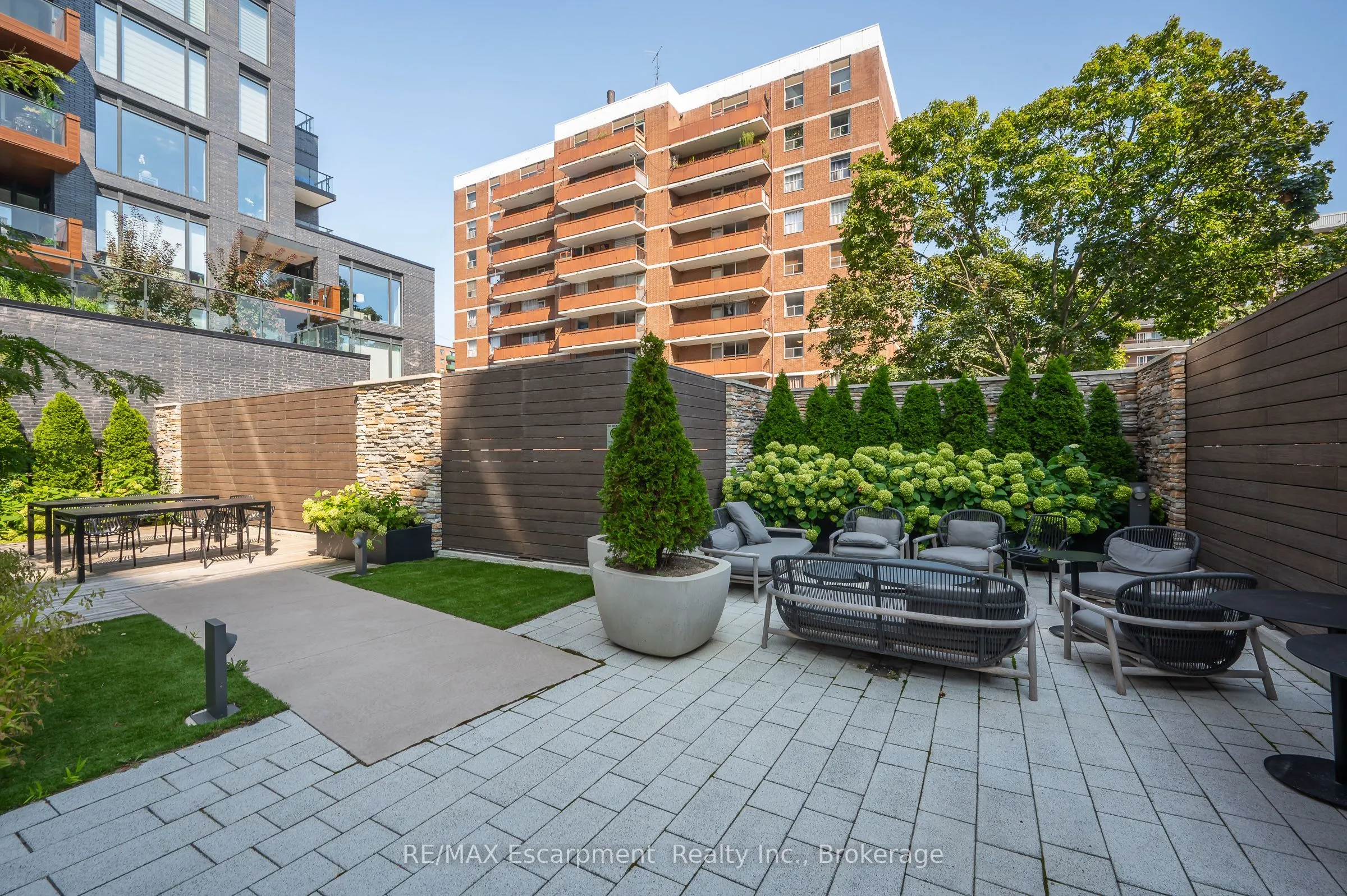 21 Park Street E, #1011