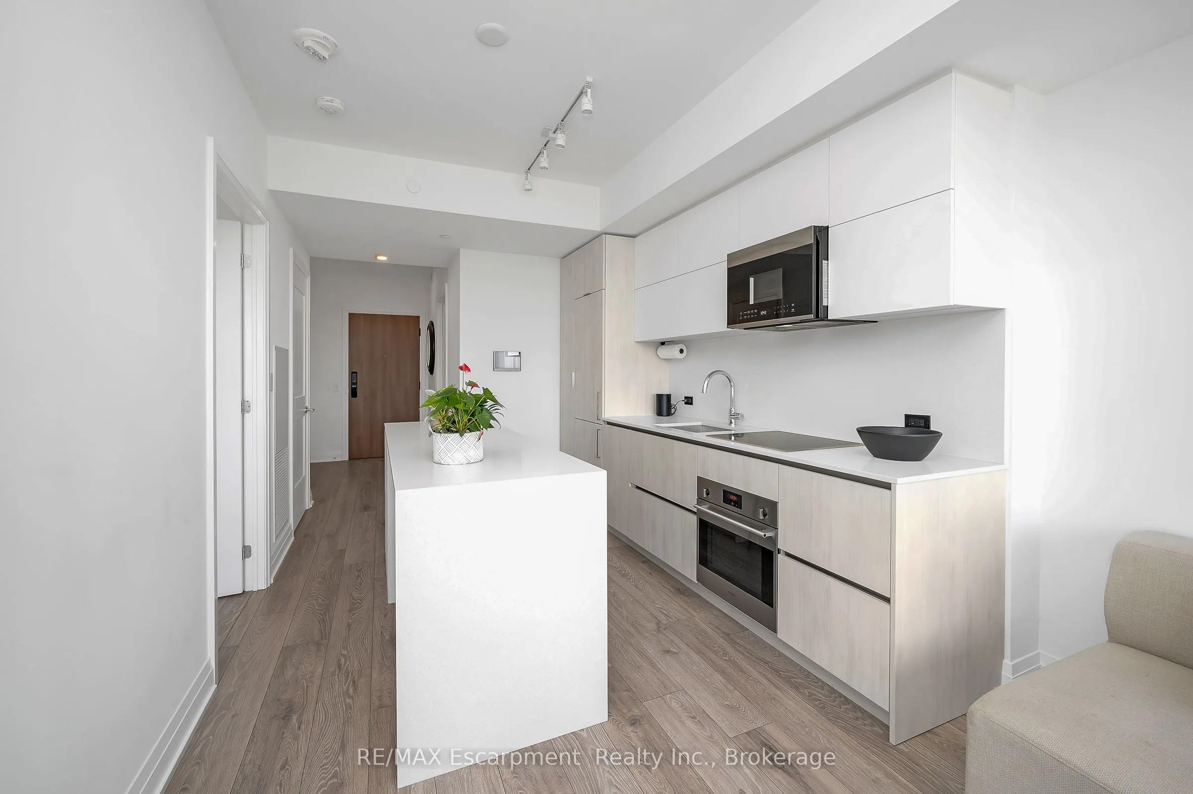 21 Park Street E, #1011