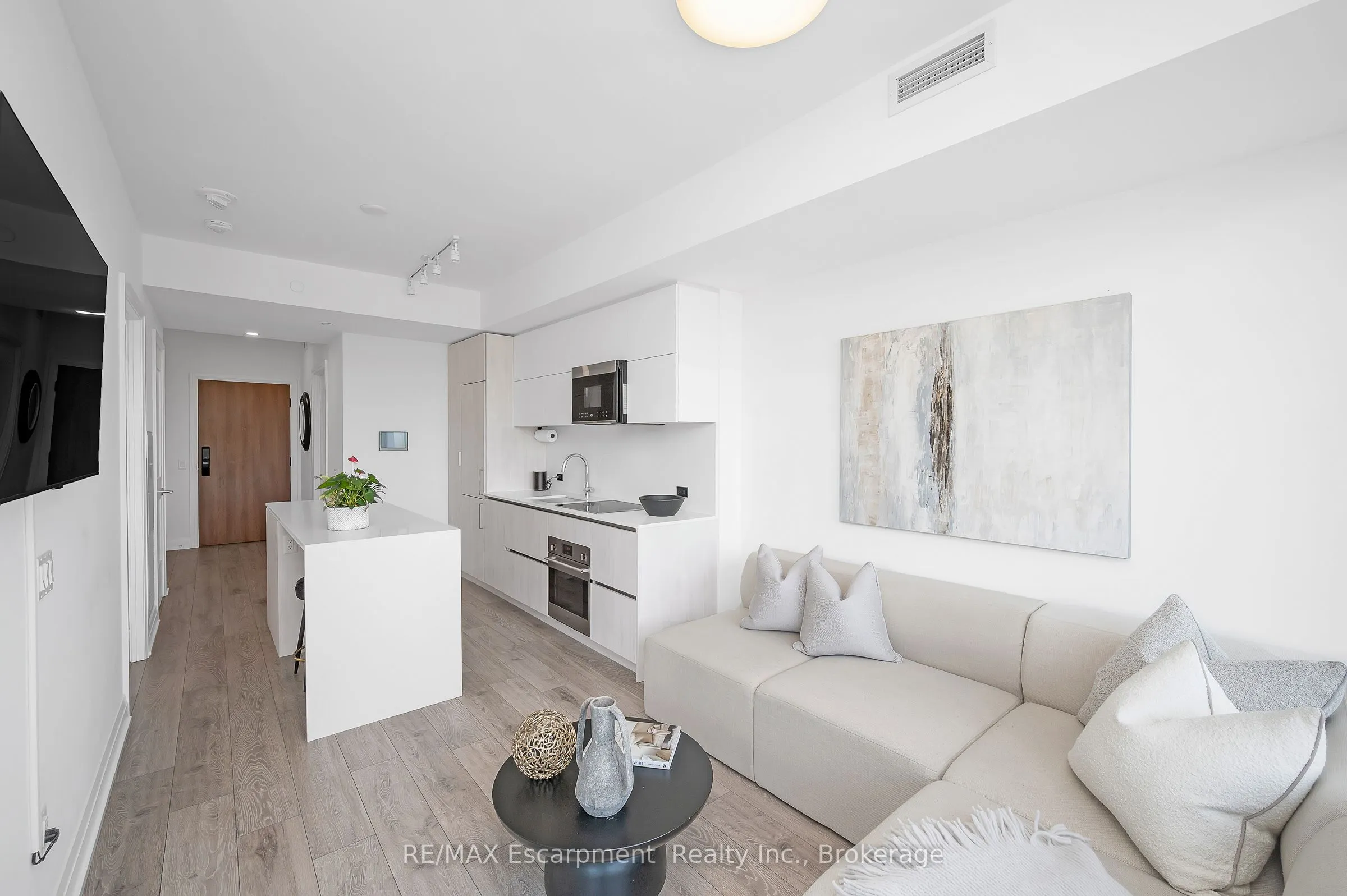 21 Park Street E, #1011