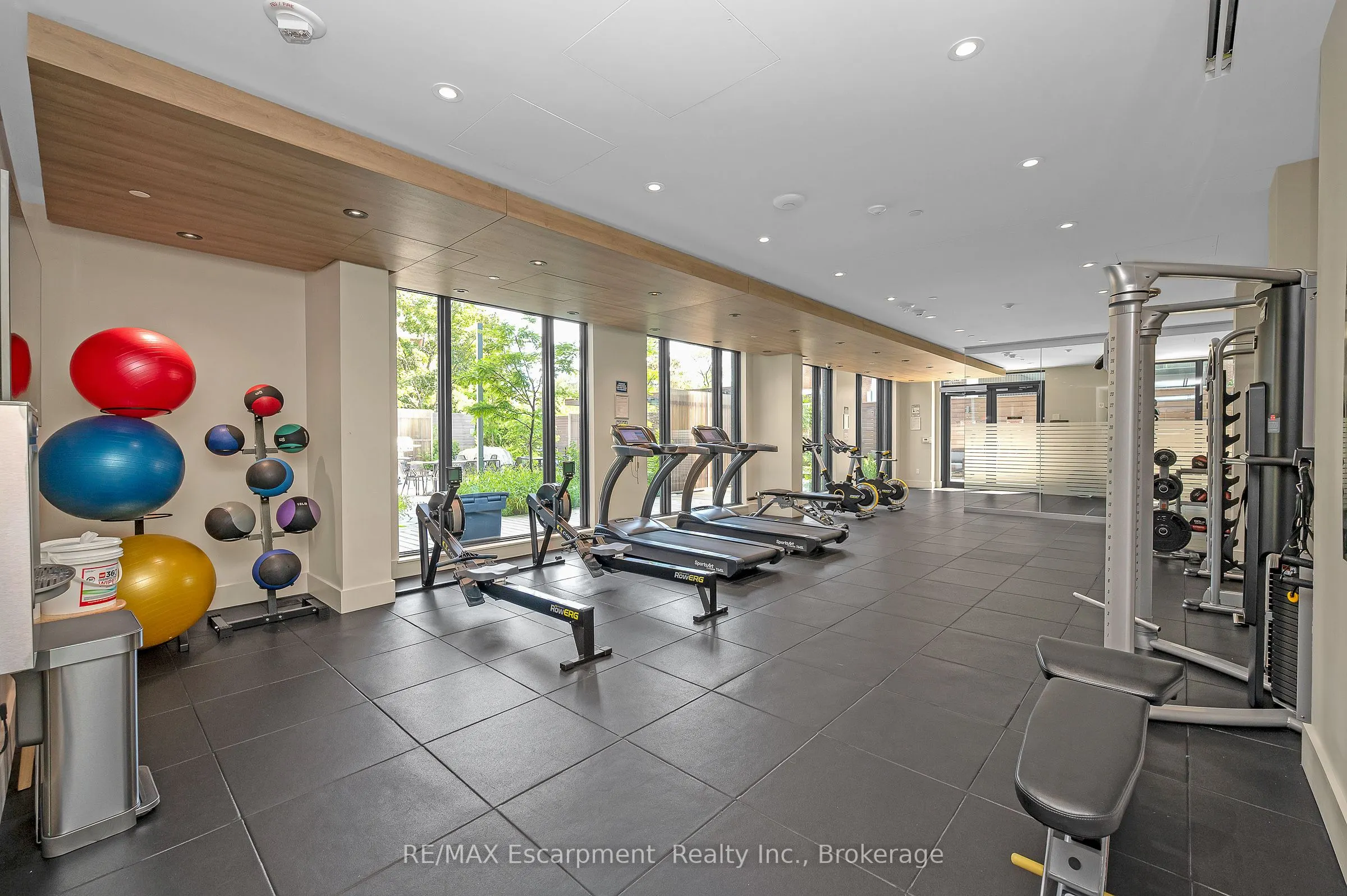 21 Park Street E, #1011