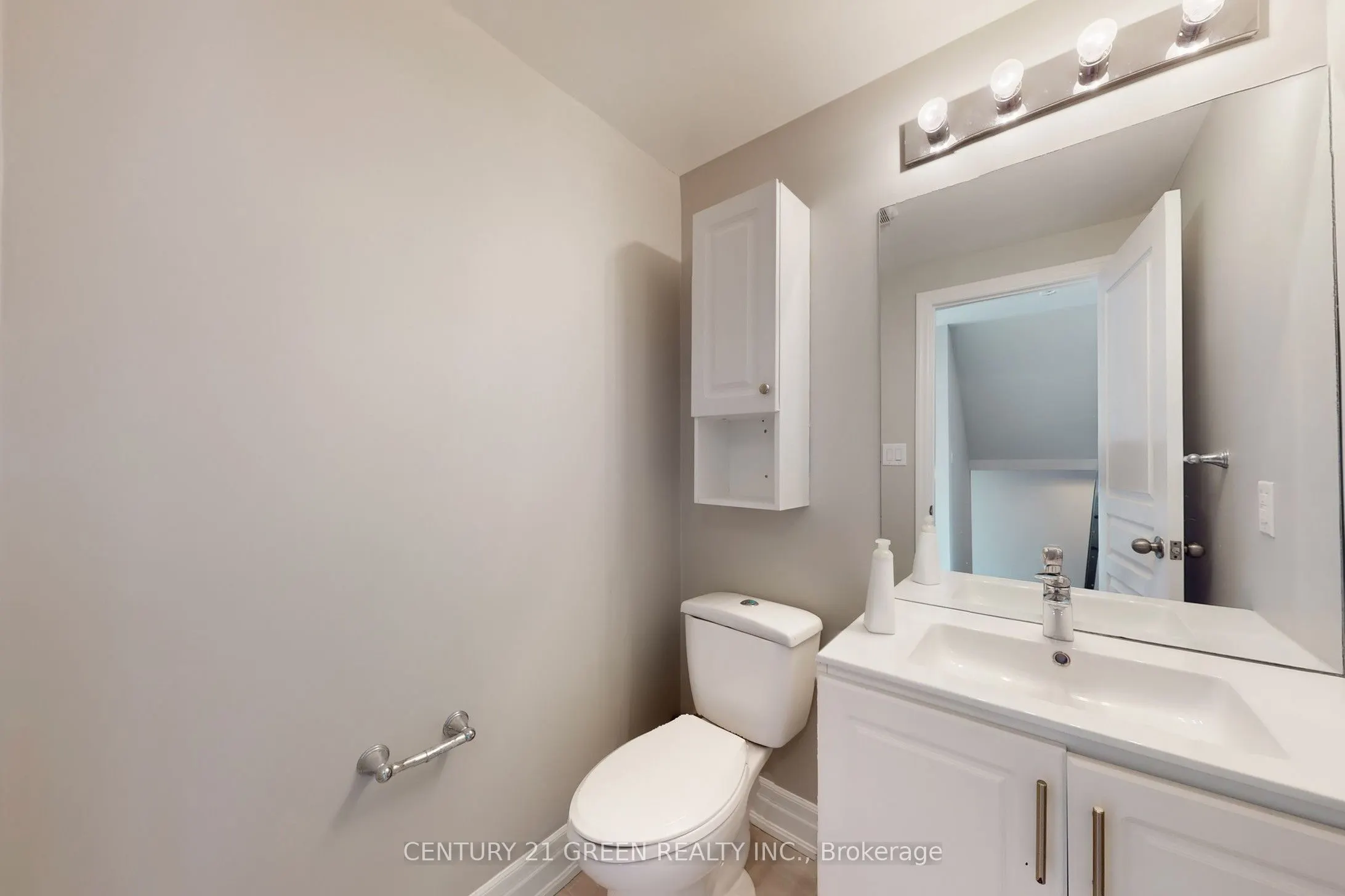 1 Chisholm Street, #D