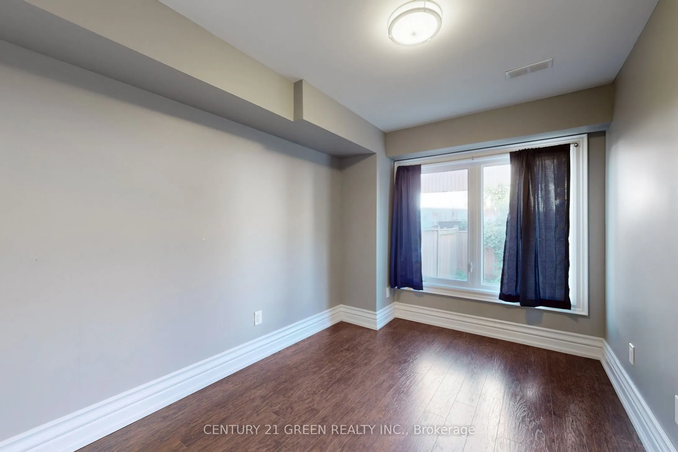 1 Chisholm Street, #D