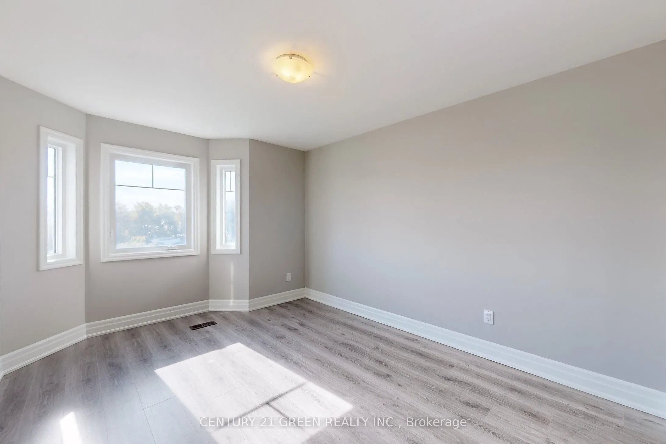 1 Chisholm Street, #D