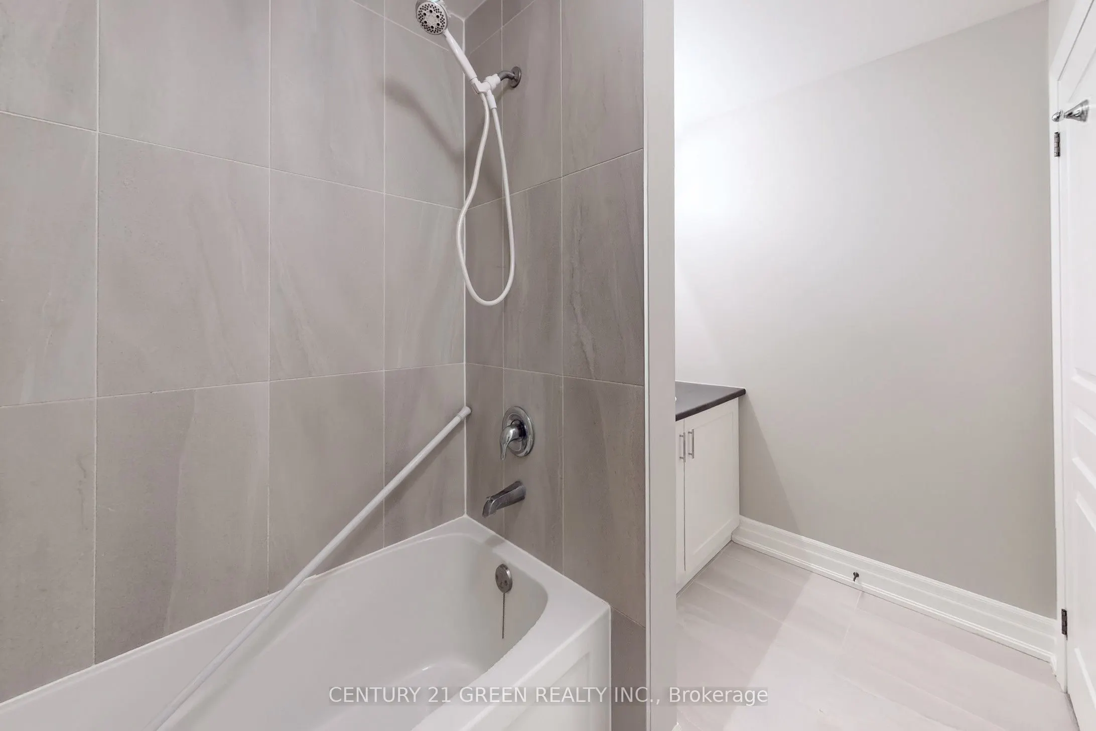 1 Chisholm Street, #D