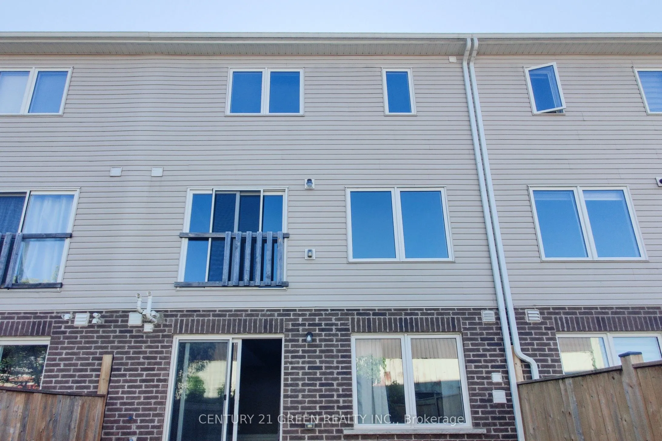 1 Chisholm Street, #D
