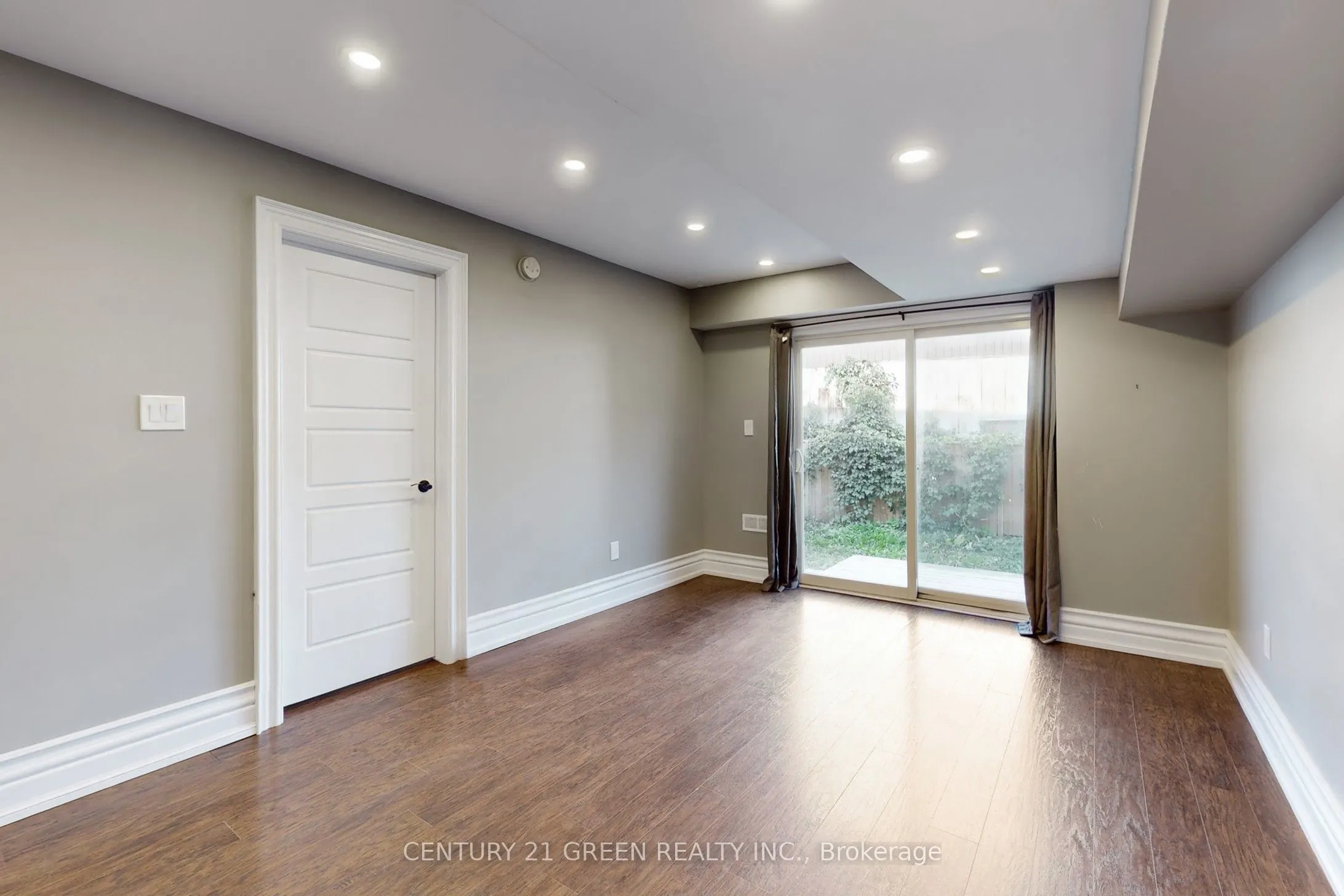 1 Chisholm Street, #D