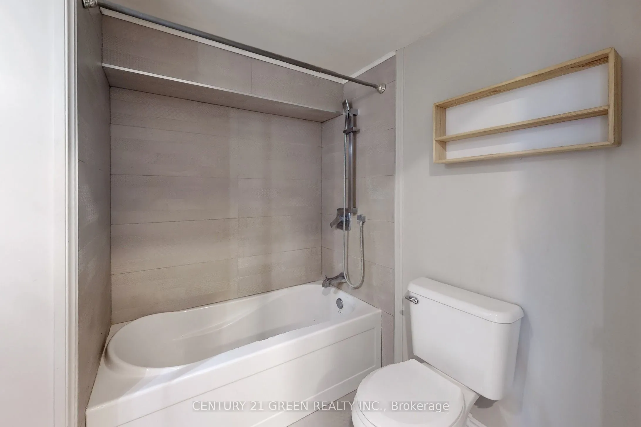 1 Chisholm Street, #D