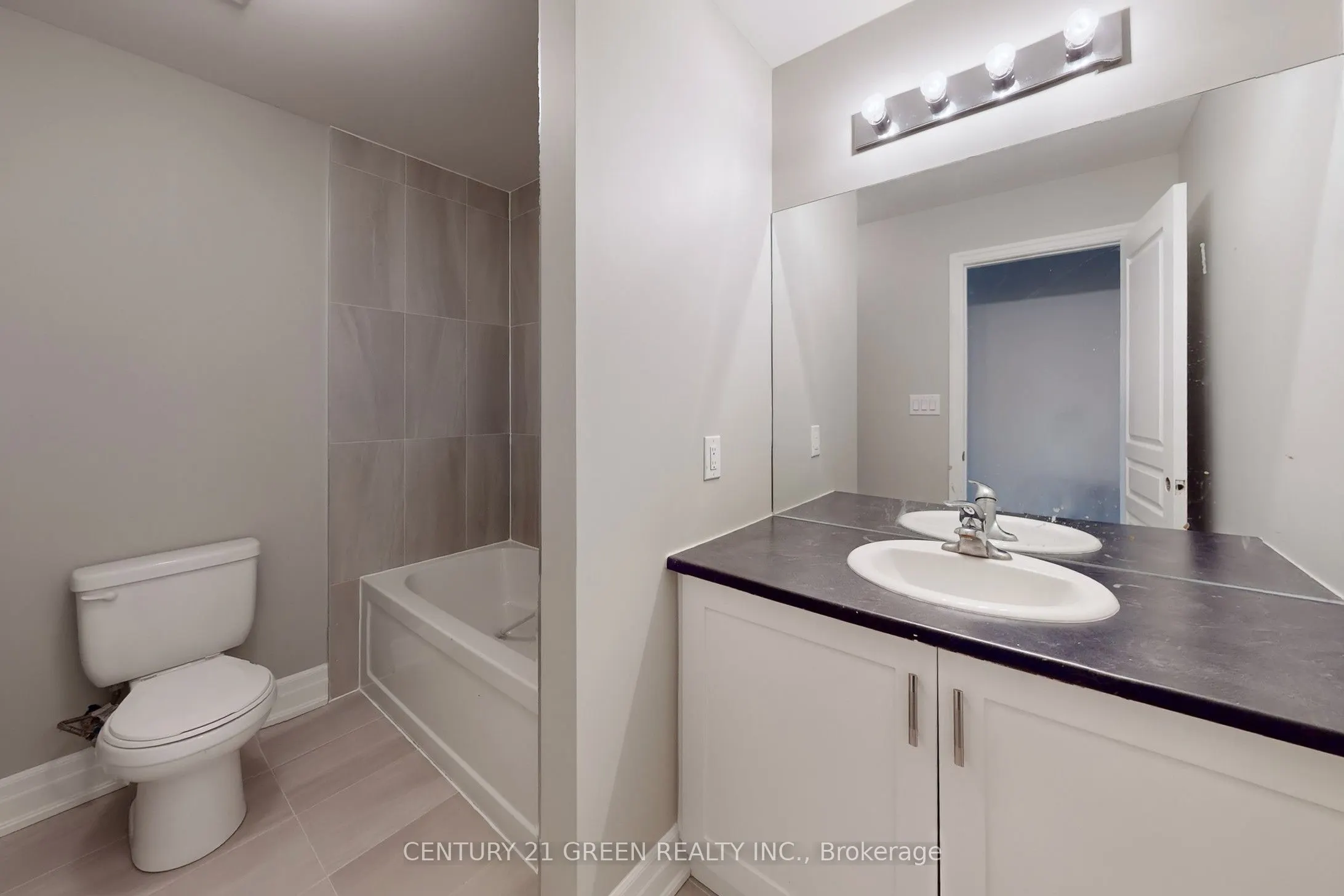 1 Chisholm Street, #D