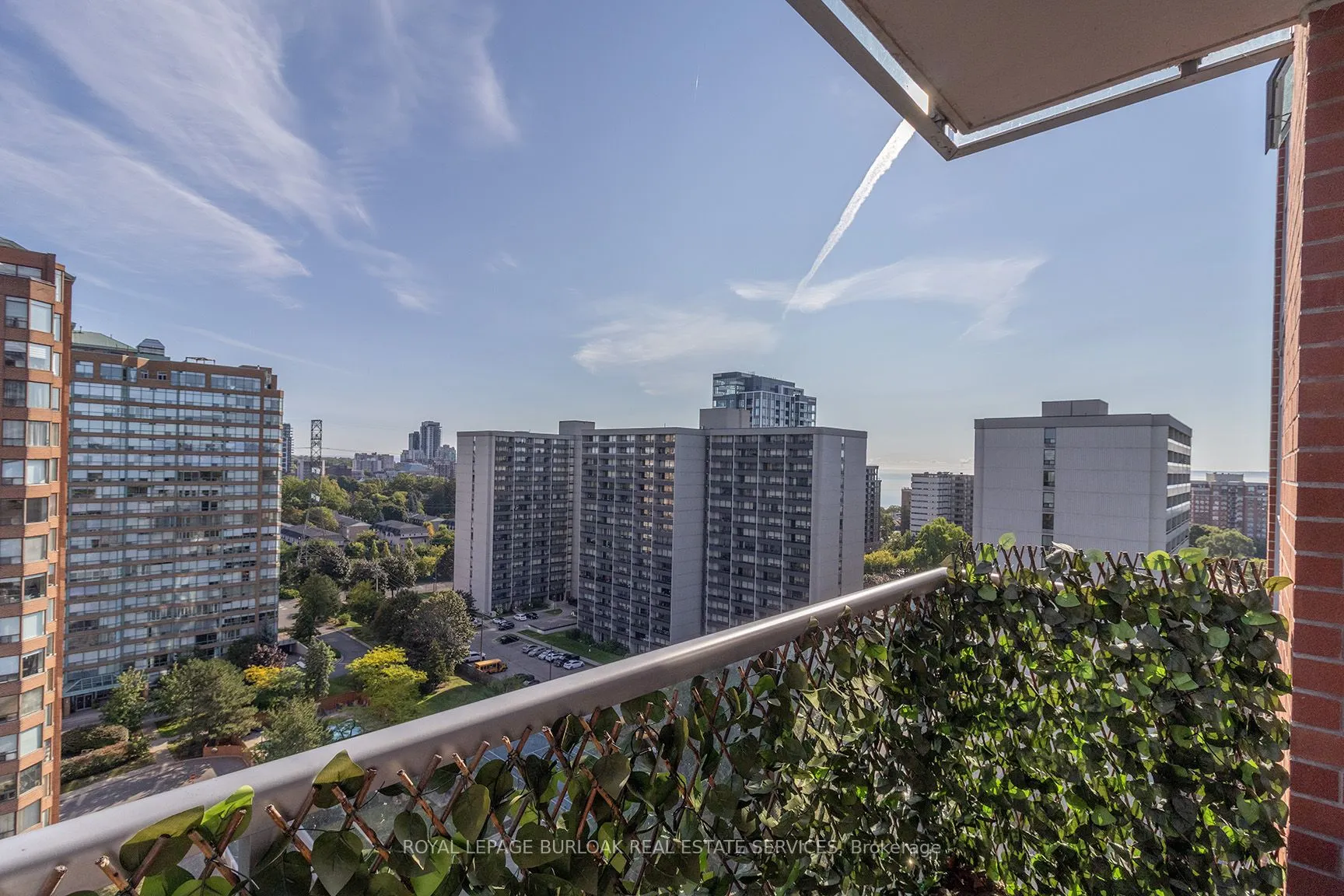 551 Maple Avenue, #1408